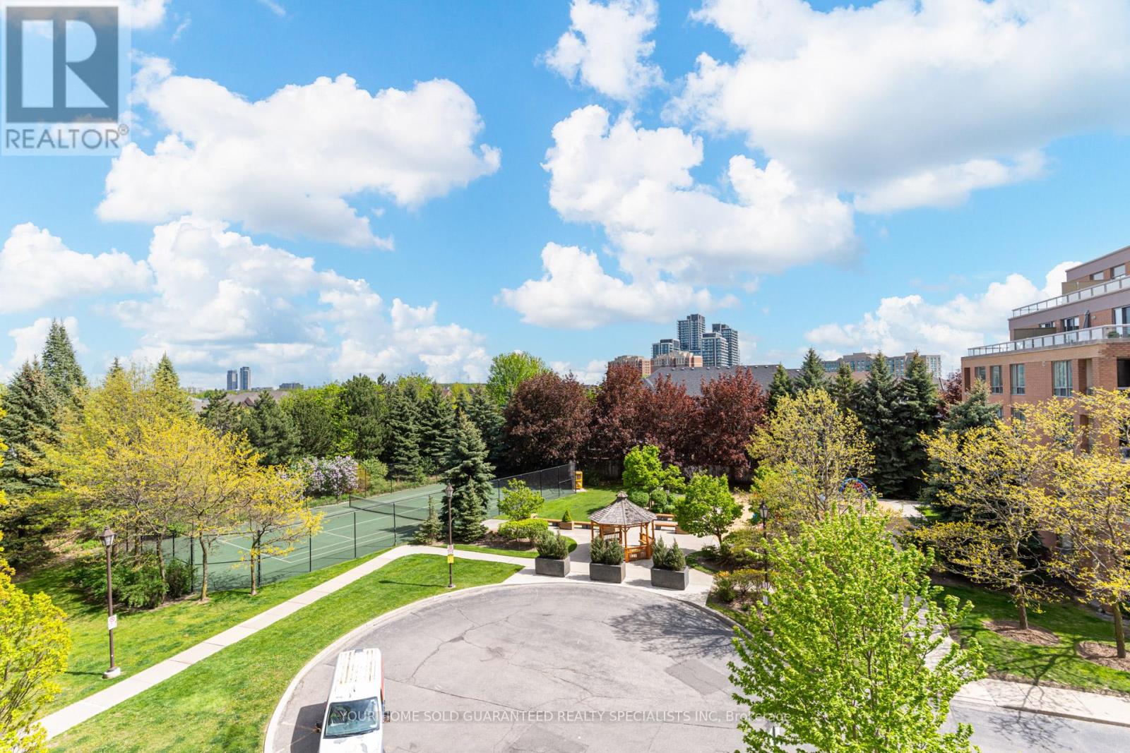 Apartment at 408 - 29 NORTHERN HTS DRIVE, Richmond Hill