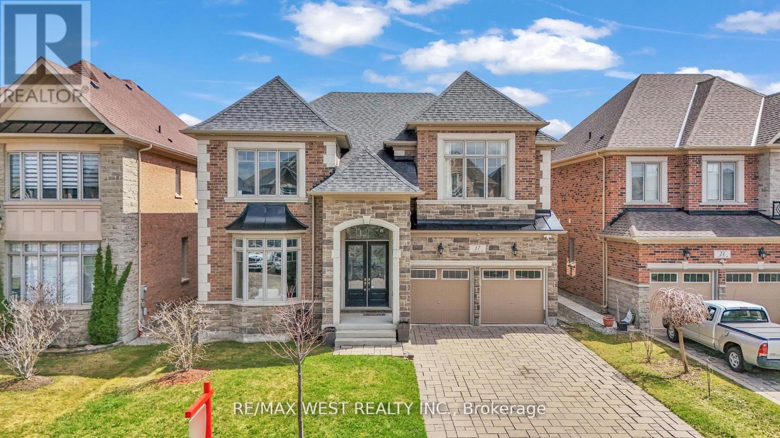 Detached at 17 TORGAN TRAIL, Vaughan (Kleinburg)