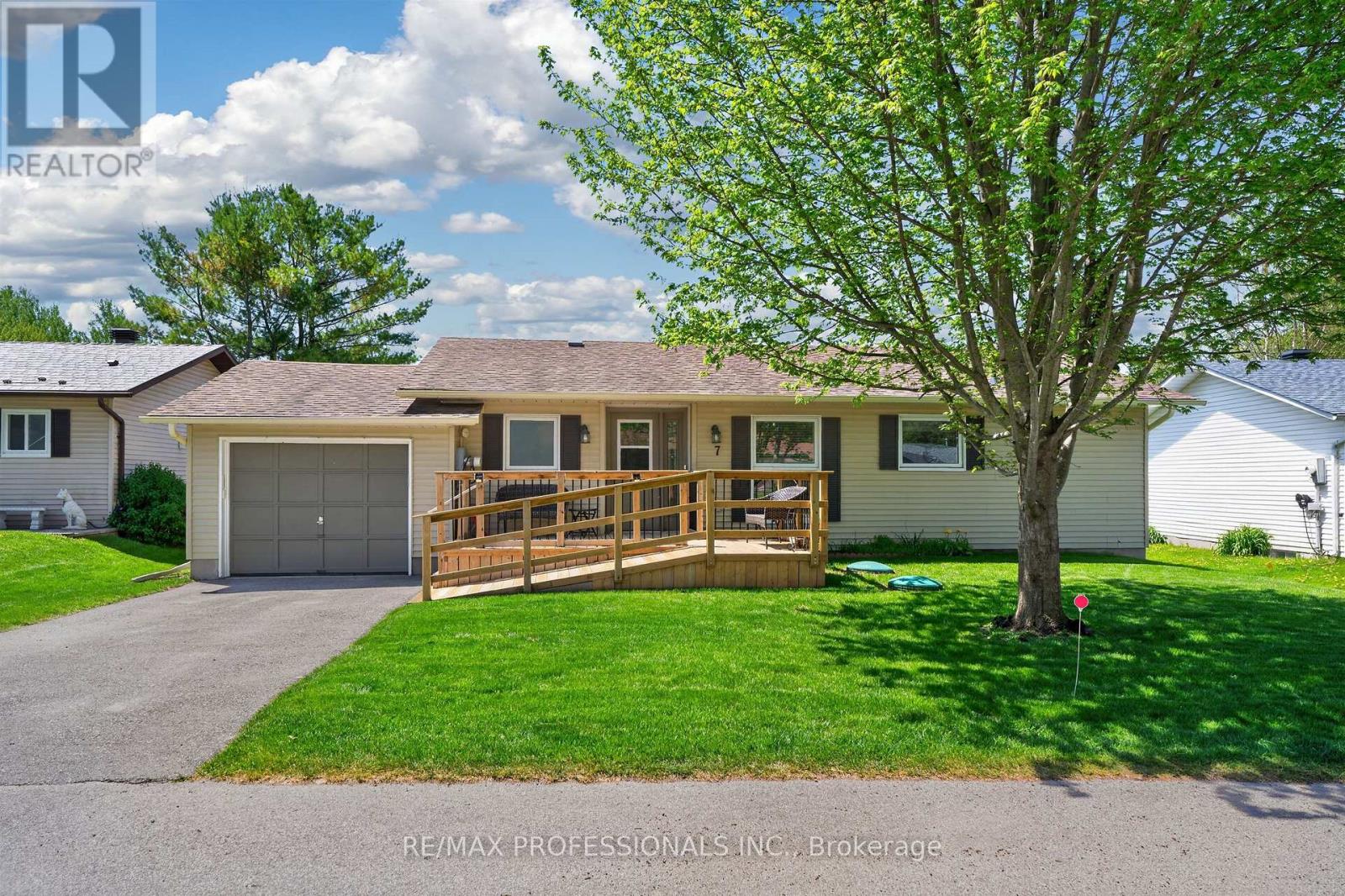 Detached at 7 TAMARACK COURT, New Tecumseth