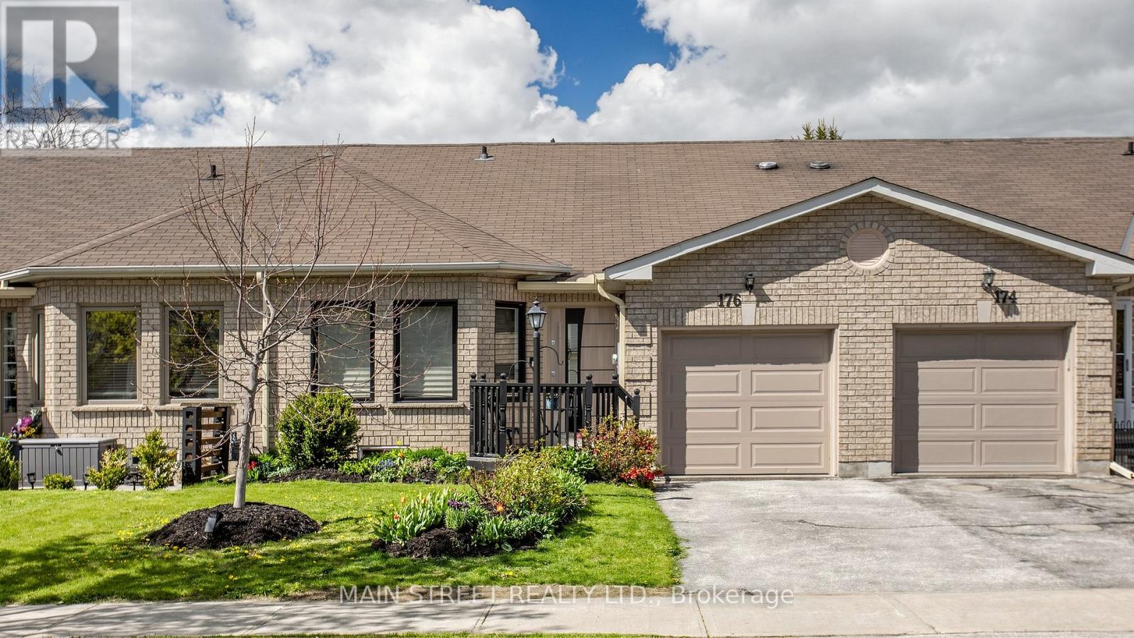 Townhouse at 176 MAINPRIZE CRESCENT, East Gwillimbury (Mt Albert)