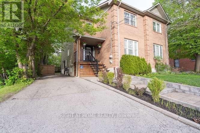 Semi-Detached/Link at 17 MACHELL AVENUE N, Aurora