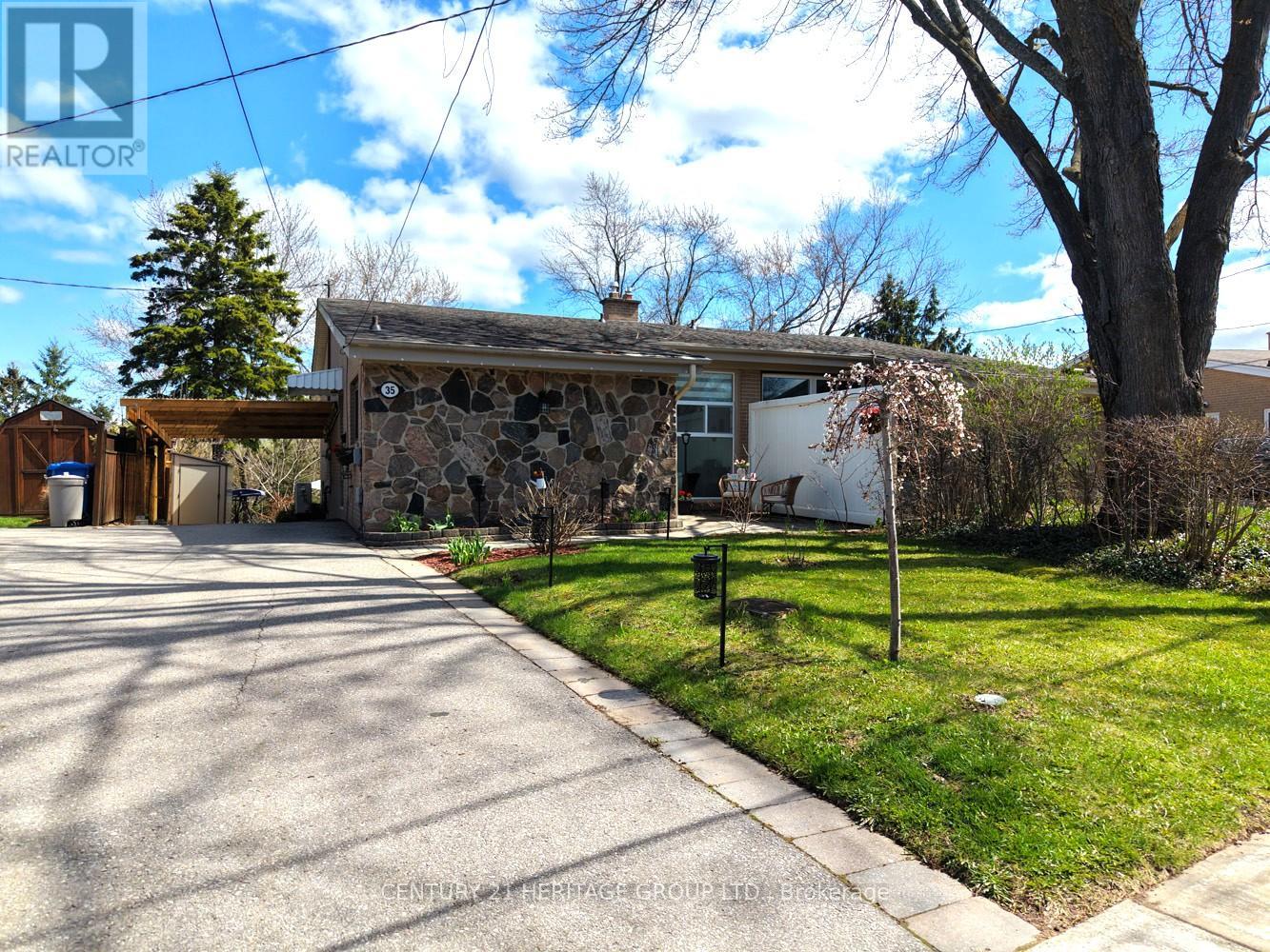 Semi-Detached/Link at 35 JASPER DRIVE, Aurora