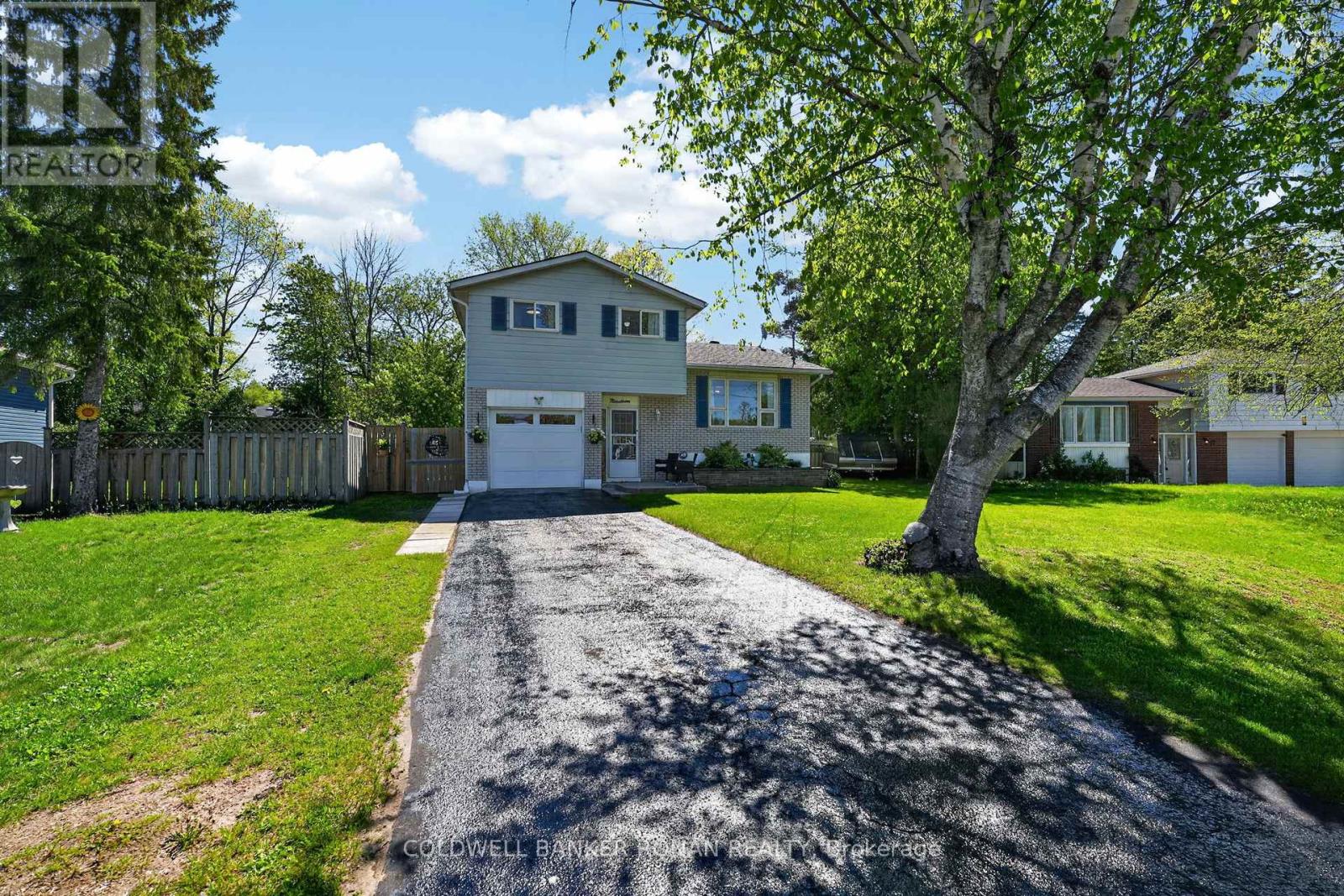 Detached at 19 LARKDALE CRESCENT, Essa