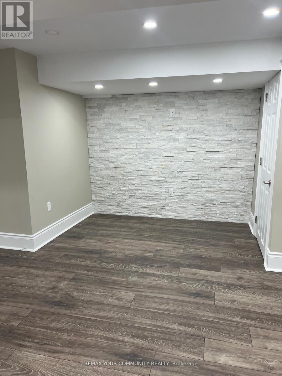 Detached at 23 IRWIN AVENUE, Aurora