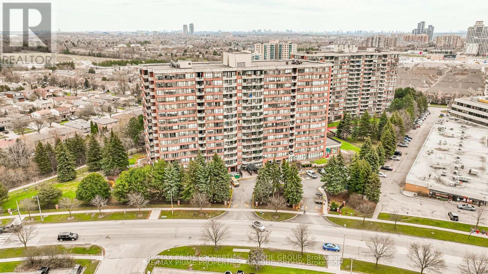 Apartment at 209 - 33 WELDRICK ROAD E, Richmond Hill