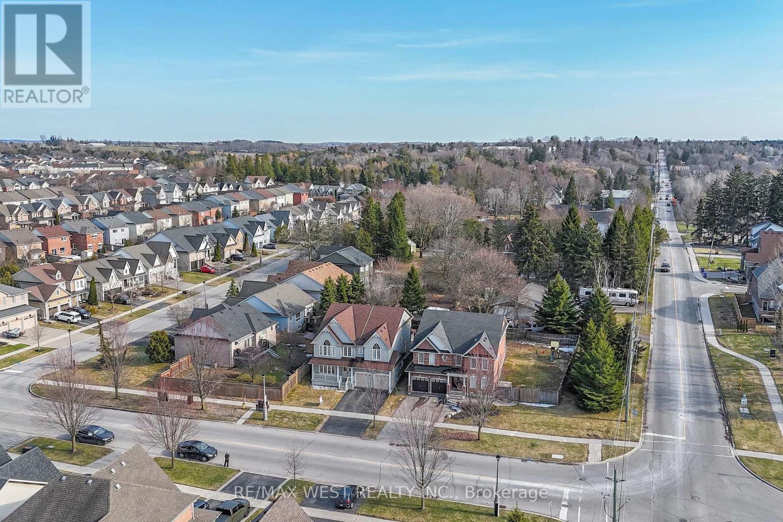 Detached at 303 KING STREET E, East Gwillimbury (Mt Albert)