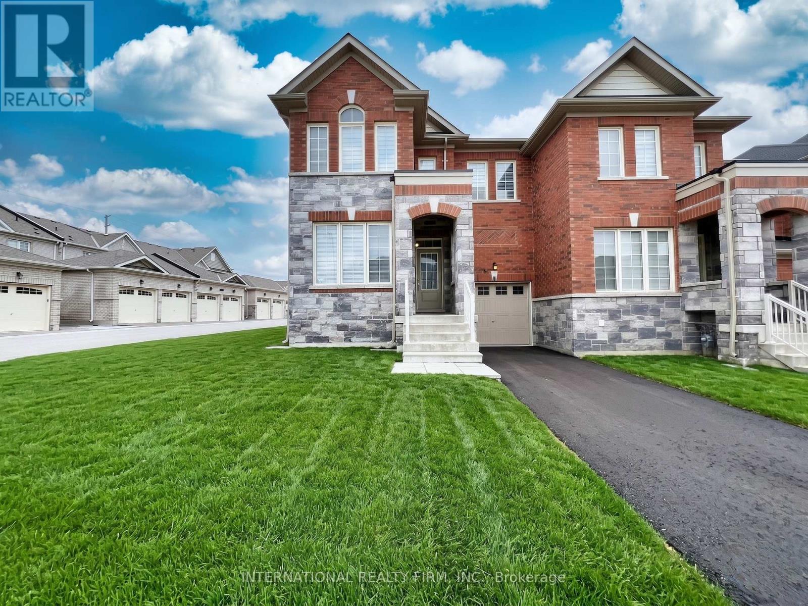 Townhouse at 1 FREDERICK PEARSON STREET, East Gwillimbury