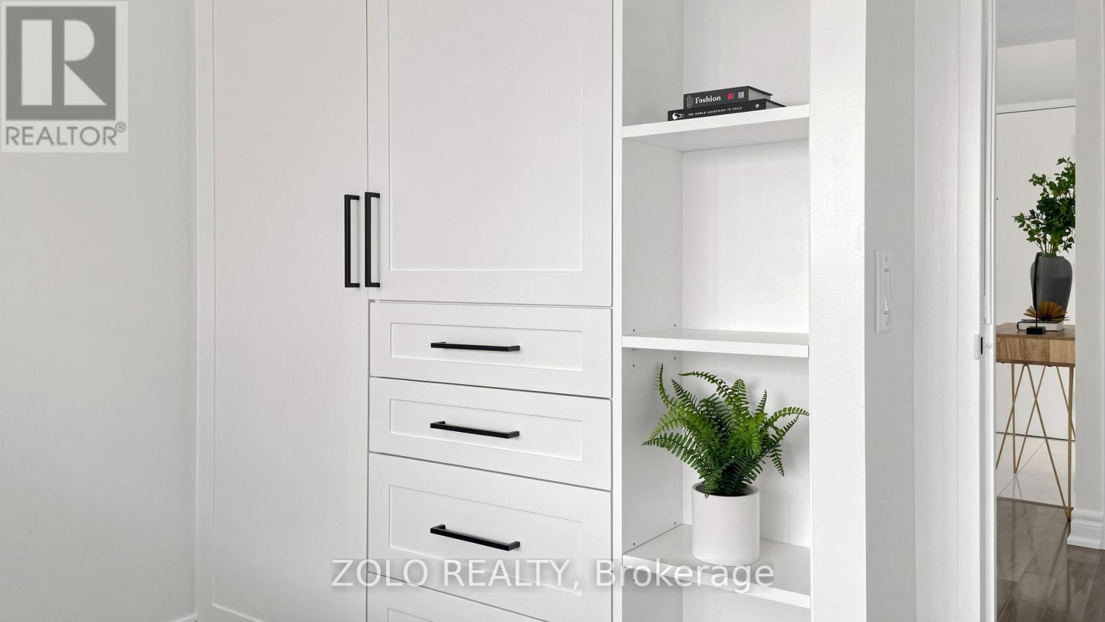 Apartment at 704 - 91 TOWNSGATE DRIVE, Vaughan