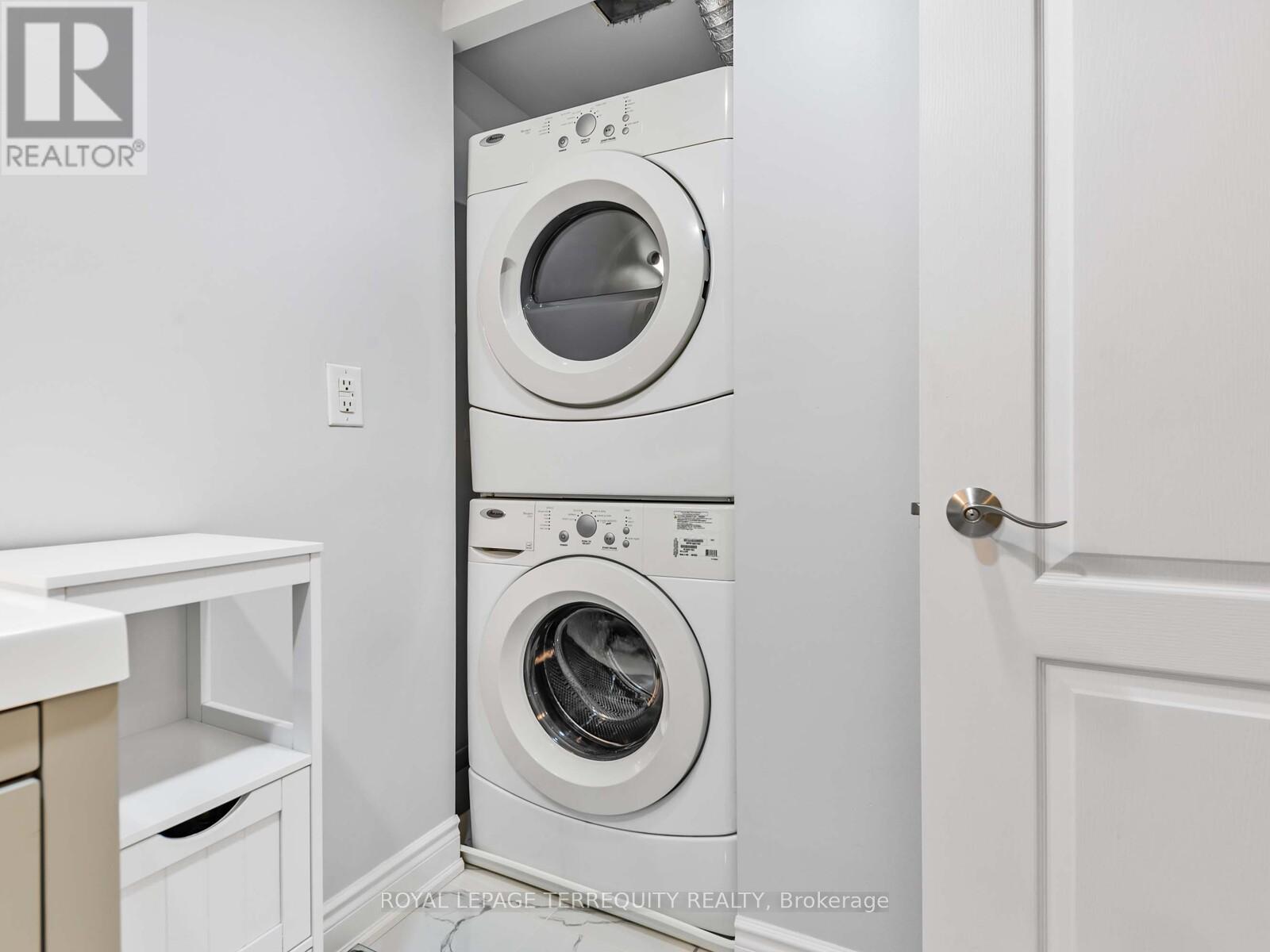 Apartment at 203 - 326 MAJOR MACKENZIE DRIVE E, Richmond Hill