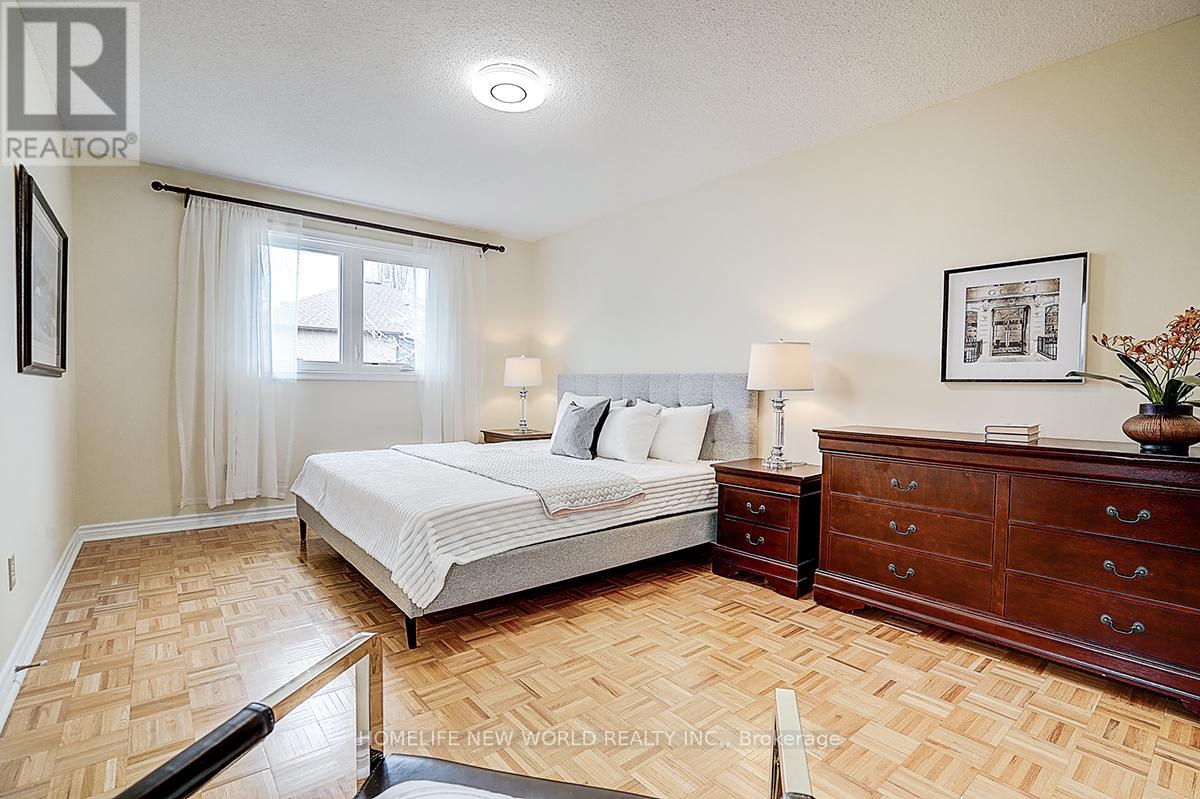 Detached at 16 KEW GARDENS, Richmond Hill