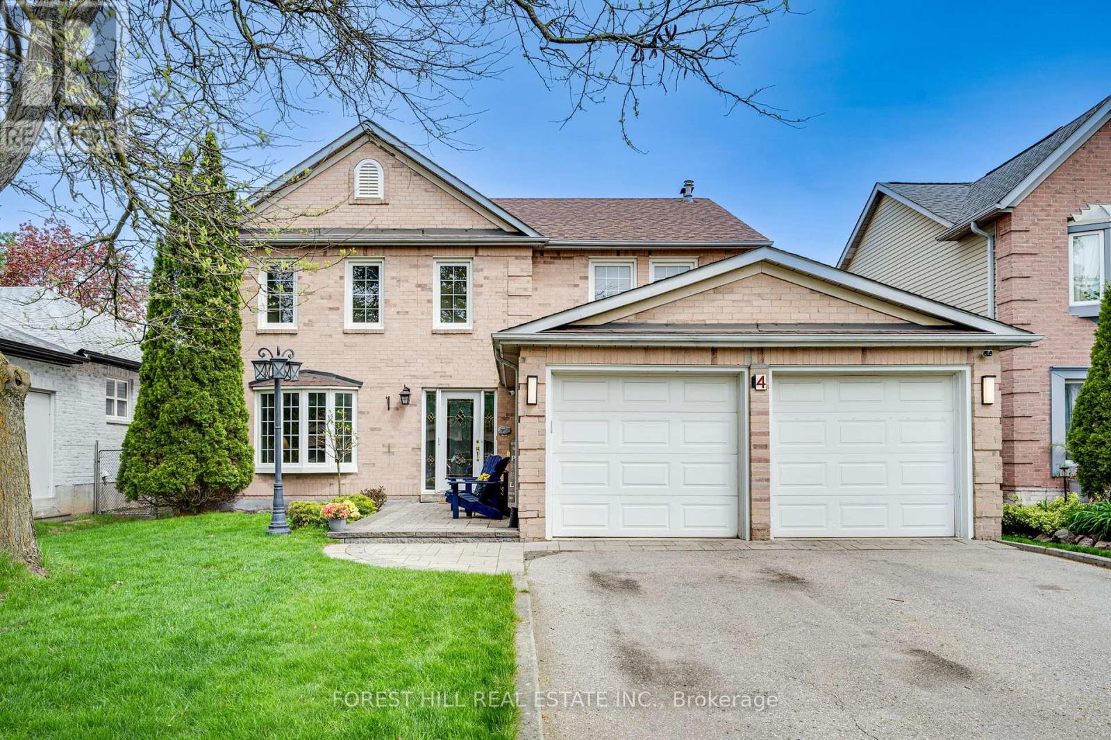 Detached at 4 MILGATE PLACE, Aurora
