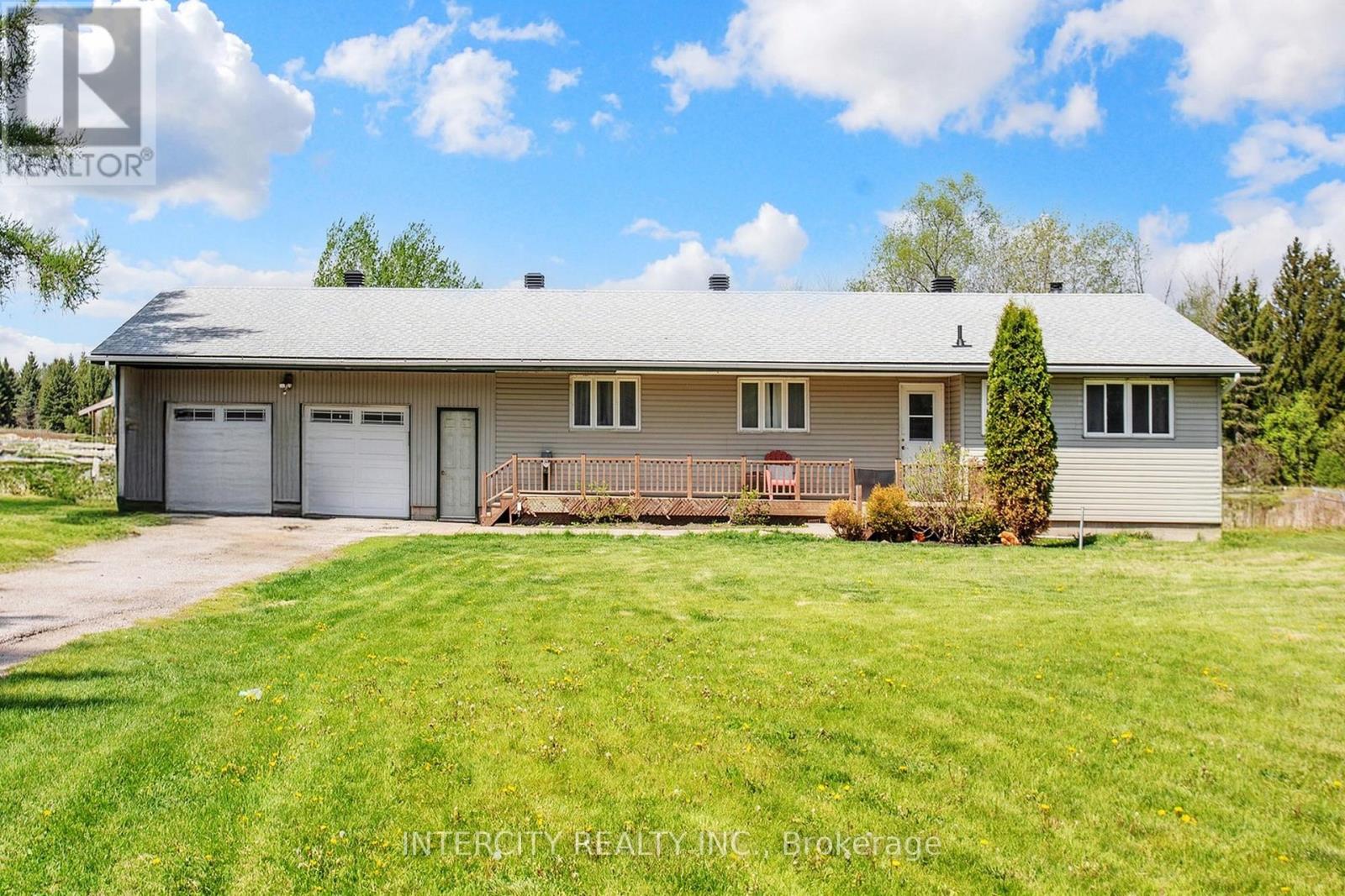 Detached at 2076 15TH SIDE ROAD, New Tecumseth