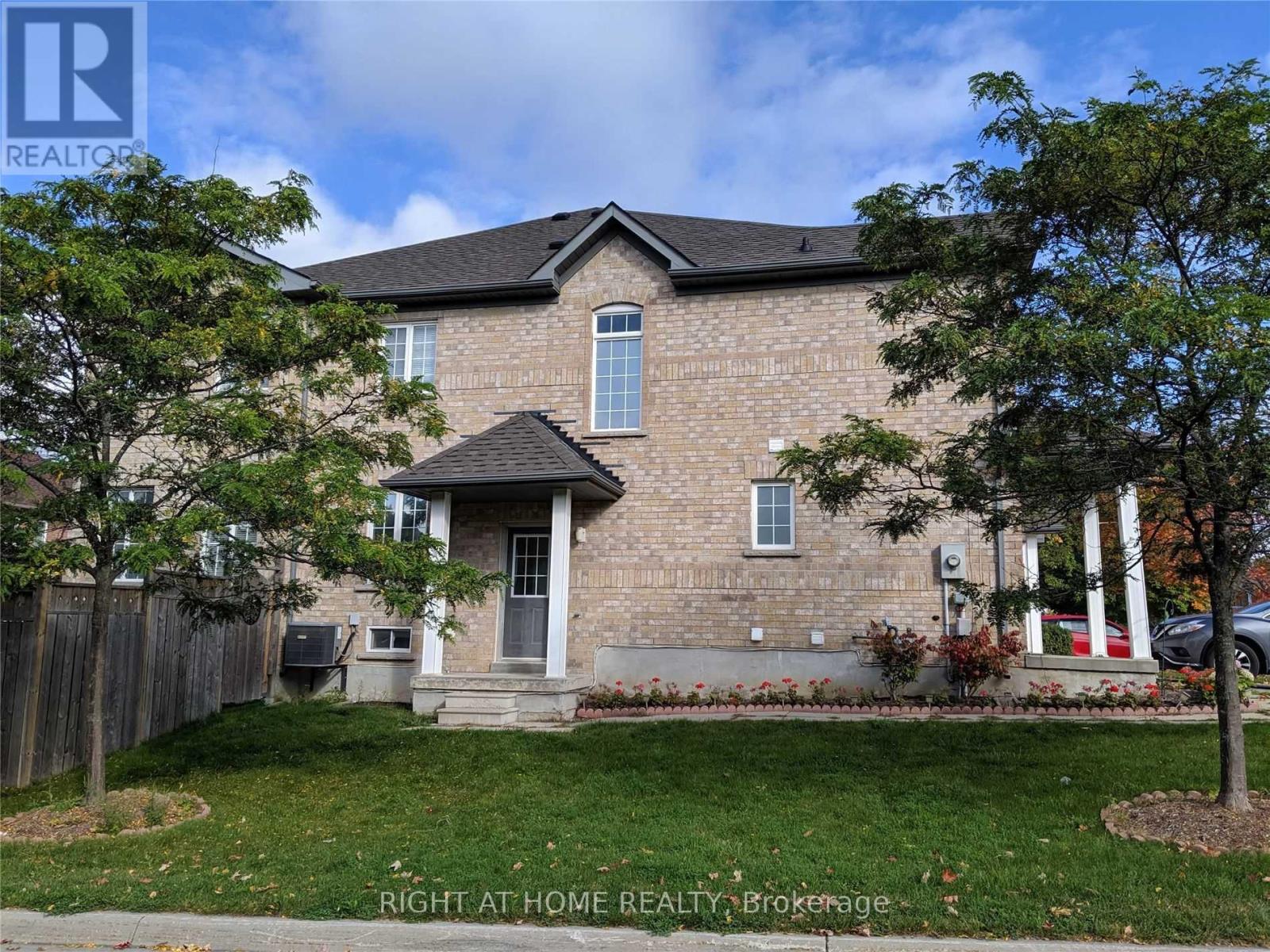 Semi-Detached/Link at BSMT - 858 SISLER AVENUE, Newmarket