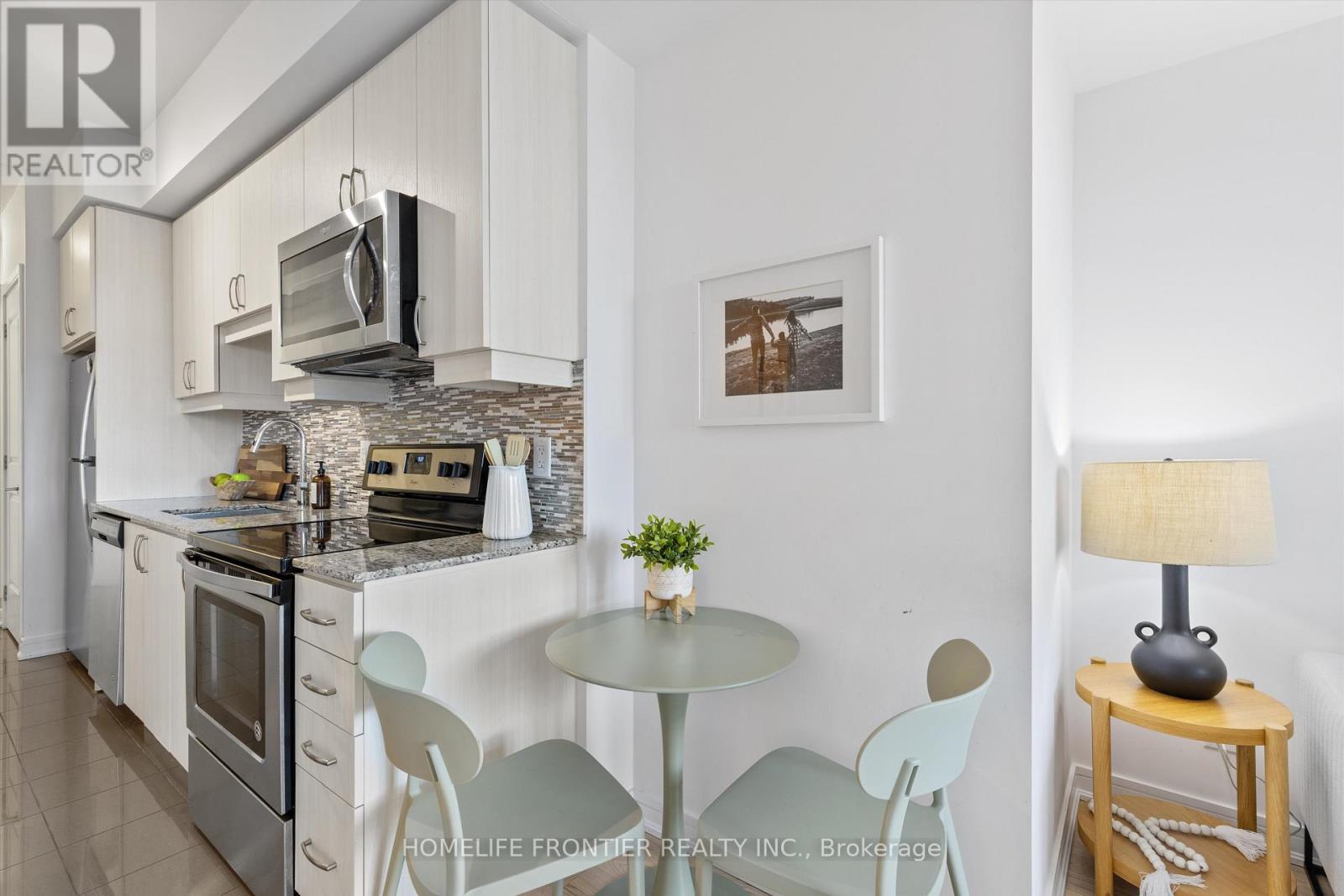 Apartment at NE1015 - 9205 YONGE STREET, Richmond Hill
