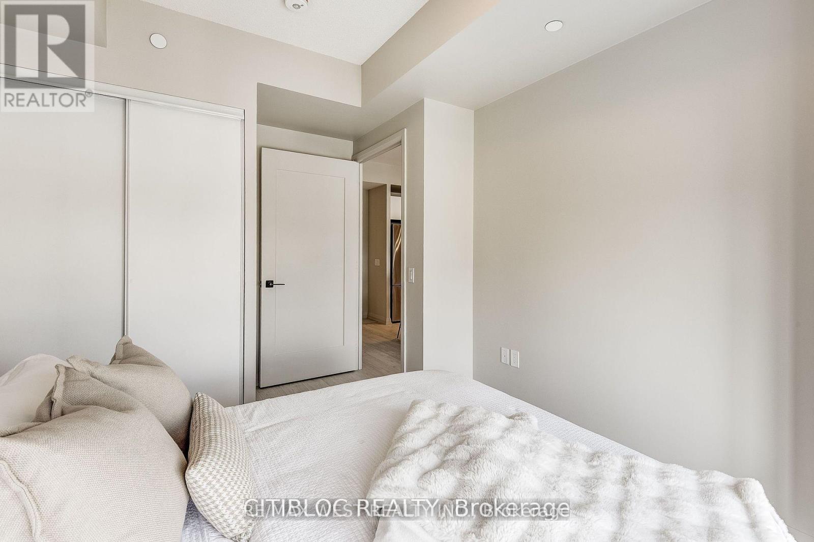 Apartment at 1408 - 9000 JANE STREET, Vaughan