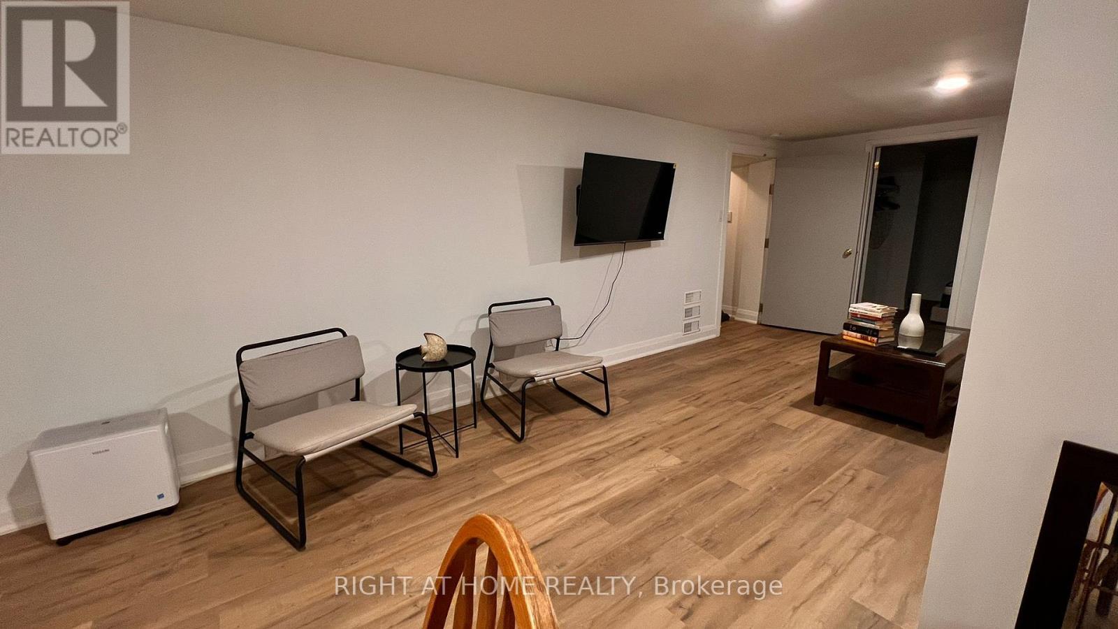 Detached at 107 CHERRYWOOD DRIVE, Newmarket (Bristol-London)