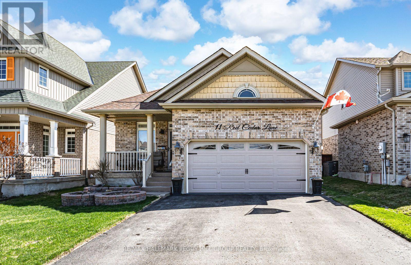 Detached at 11 RED CEDAR LANE, Essa