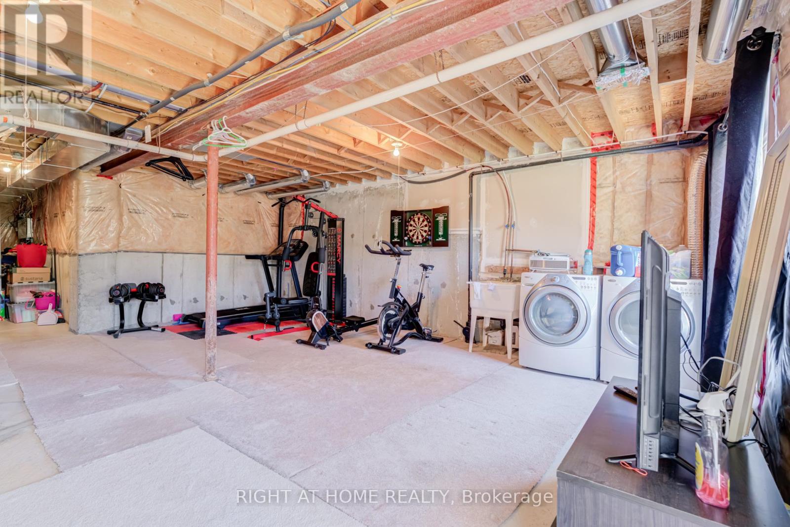 Townhouse at 105 HAMMILL HEIGHTS, East Gwillimbury
