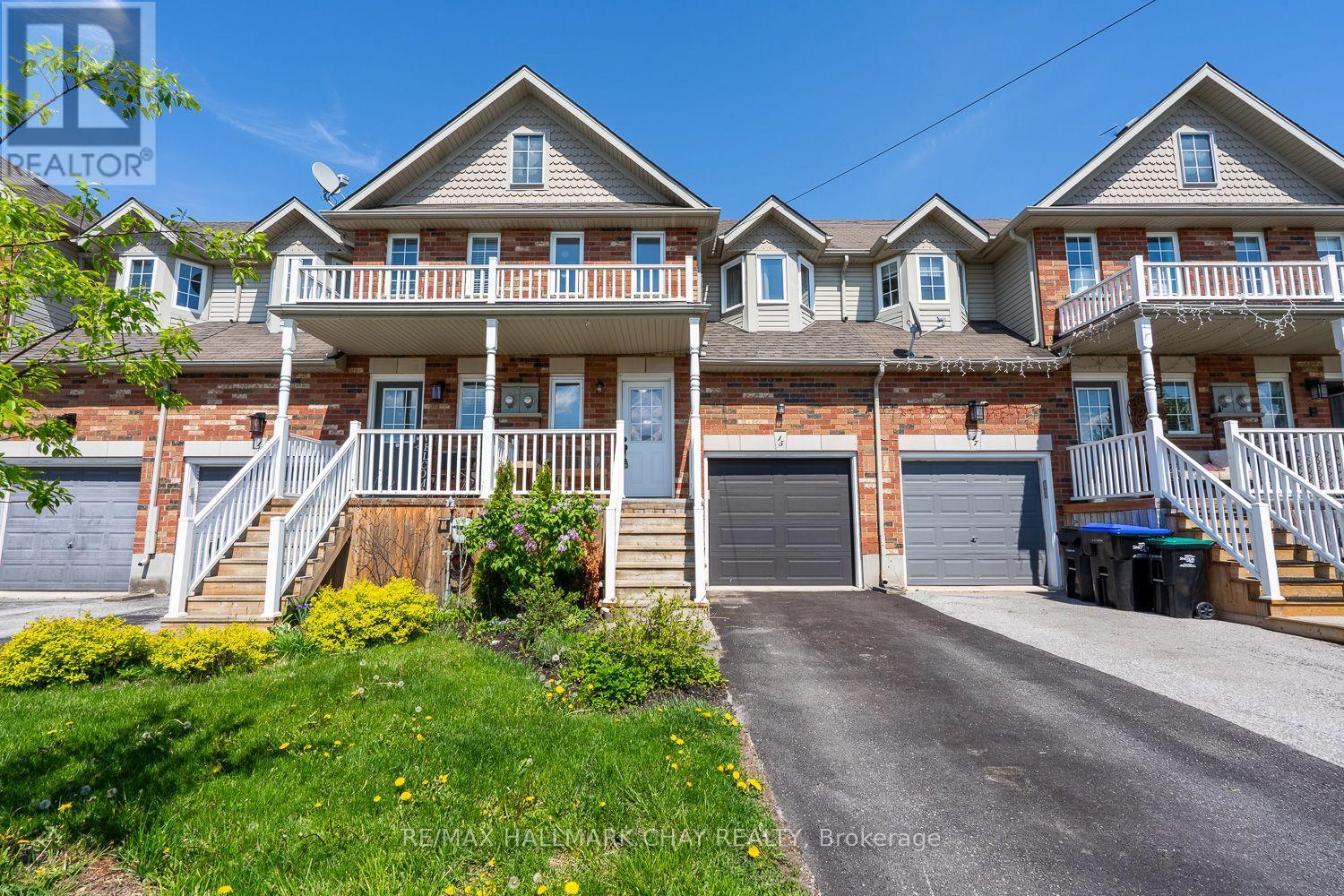 Townhouse at 15 WALLACE STREET, New Tecumseth (Alliston)
