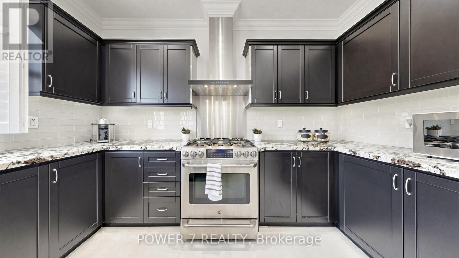 Detached at 15 EVA GROVE COURT, Whitchurch-Stouffville