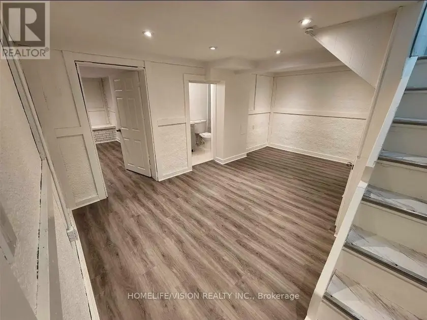 Detached at BSMT - 271 SUSSEX AVE AVENUE, Richmond Hill