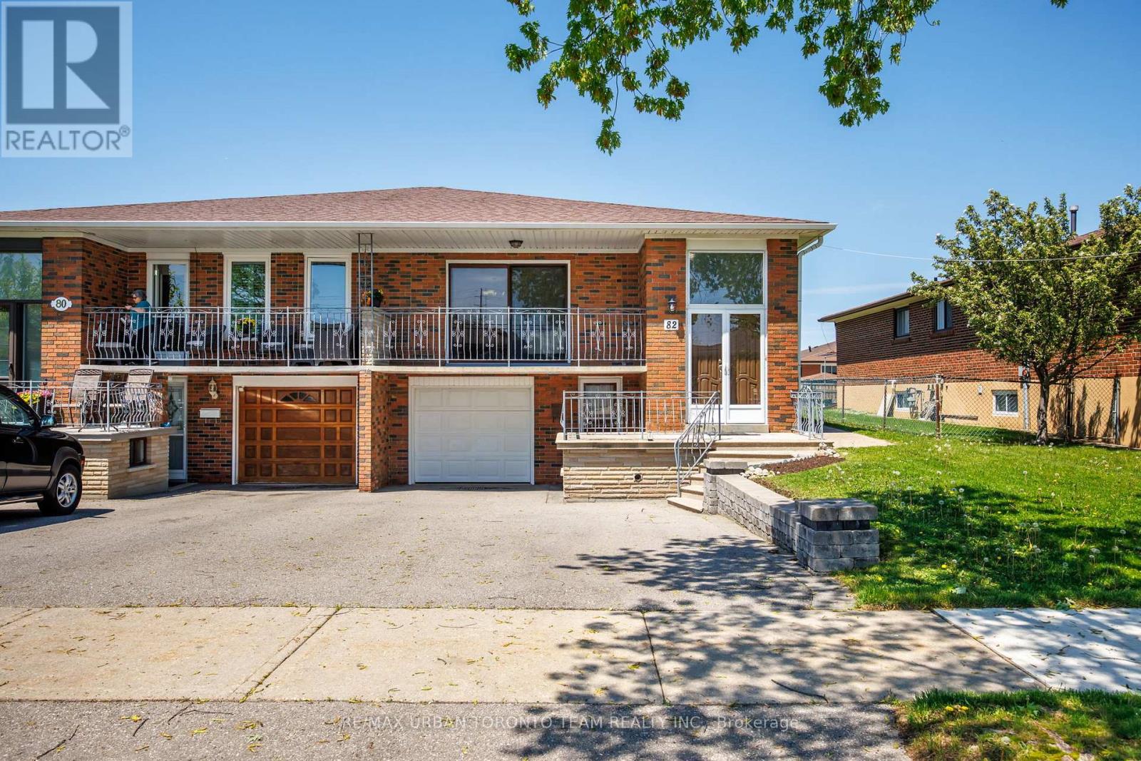 Semi-Detached/Link at 82 BUTTON ROAD, Vaughan