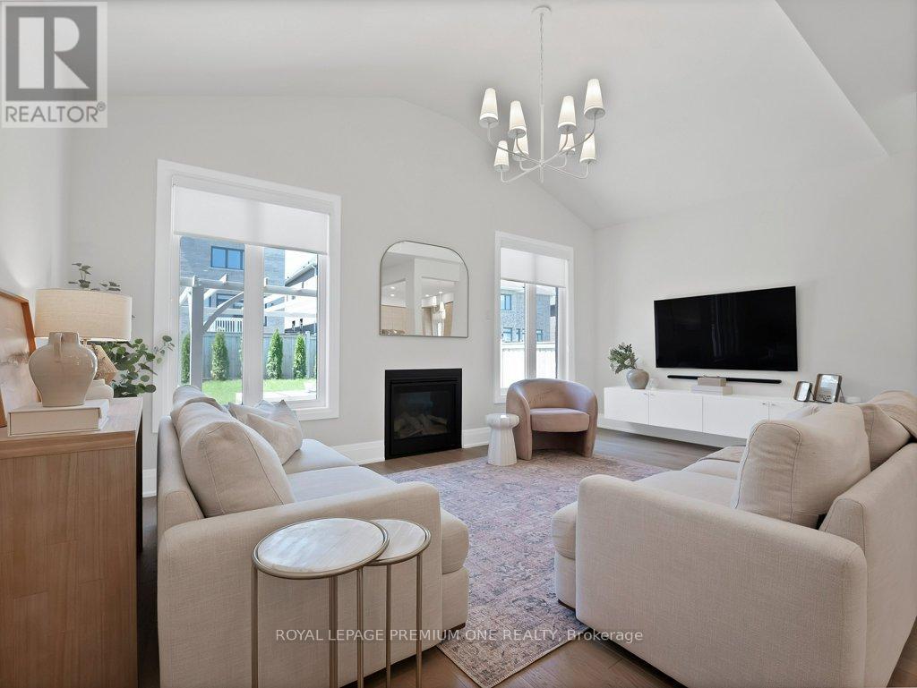 Detached at 6 BYBLOS COURT, East Gwillimbury