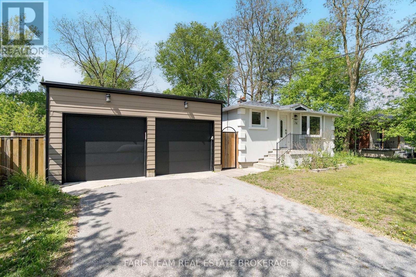 Detached at 136 ORIOLE DRIVE, East Gwillimbury
