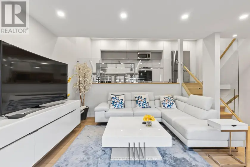 Townhouse at 52 - 146 MILESTONE CRESCENT, Aurora (Aurora Village)