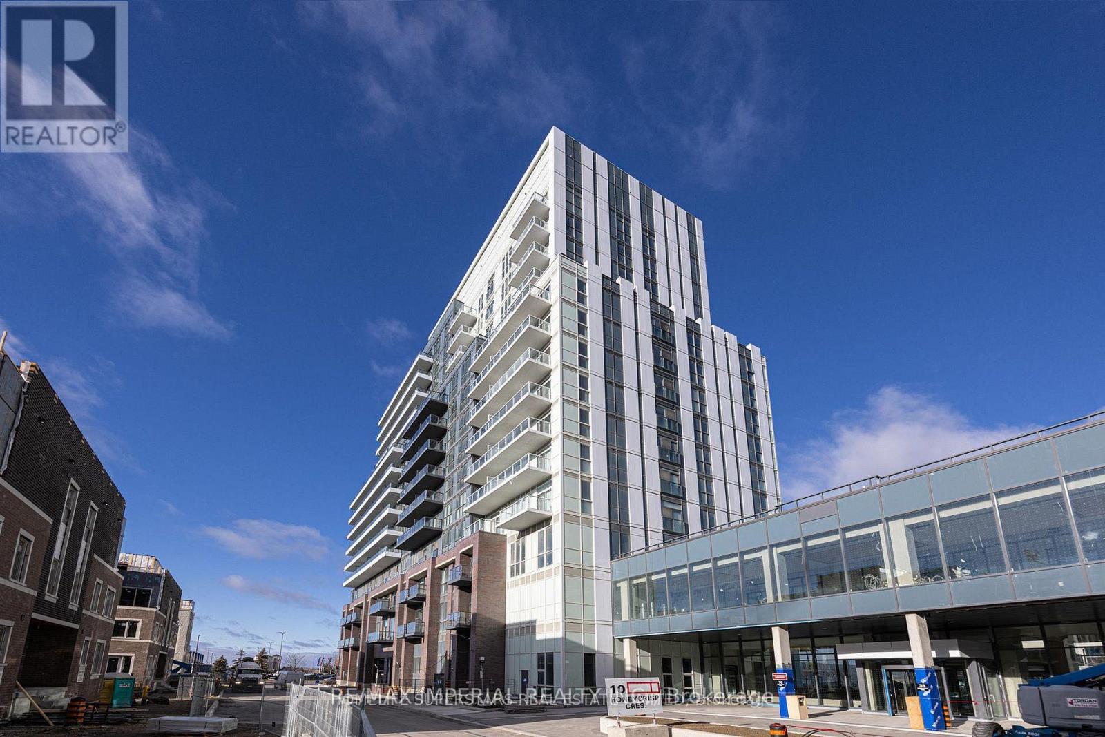 Apartment at 806 - 10 HONEYCRISP CRESCENT, Vaughan (Vaughan Corporate Centre)