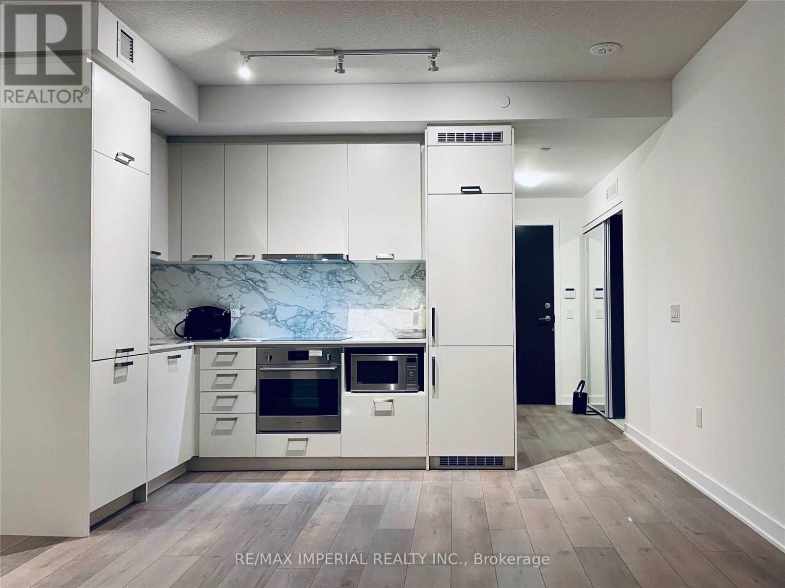 Apartment at 806 - 10 HONEYCRISP CRESCENT, Vaughan