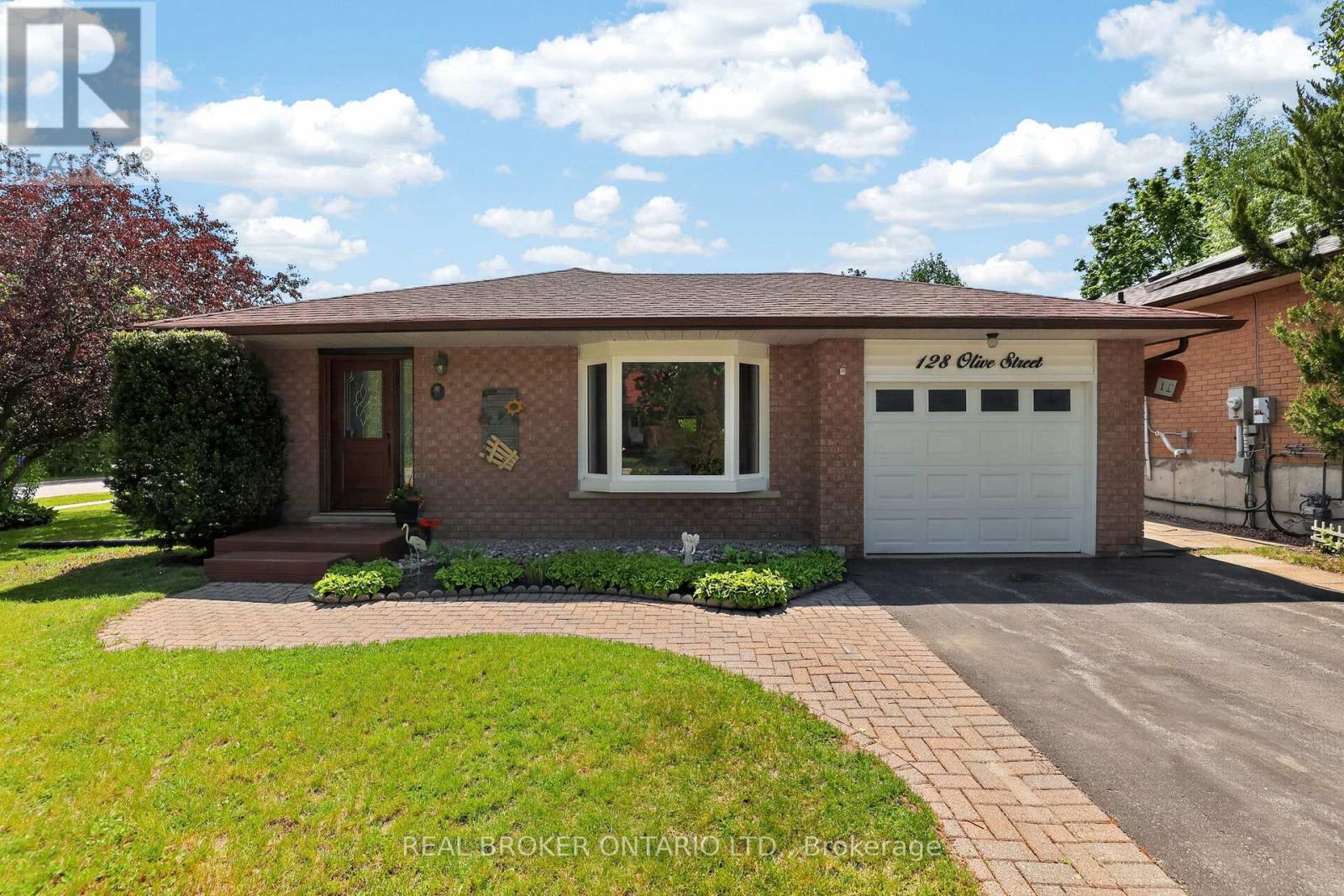 Detached at 128 OLIVE STREET, East Gwillimbury (Holland Landing)