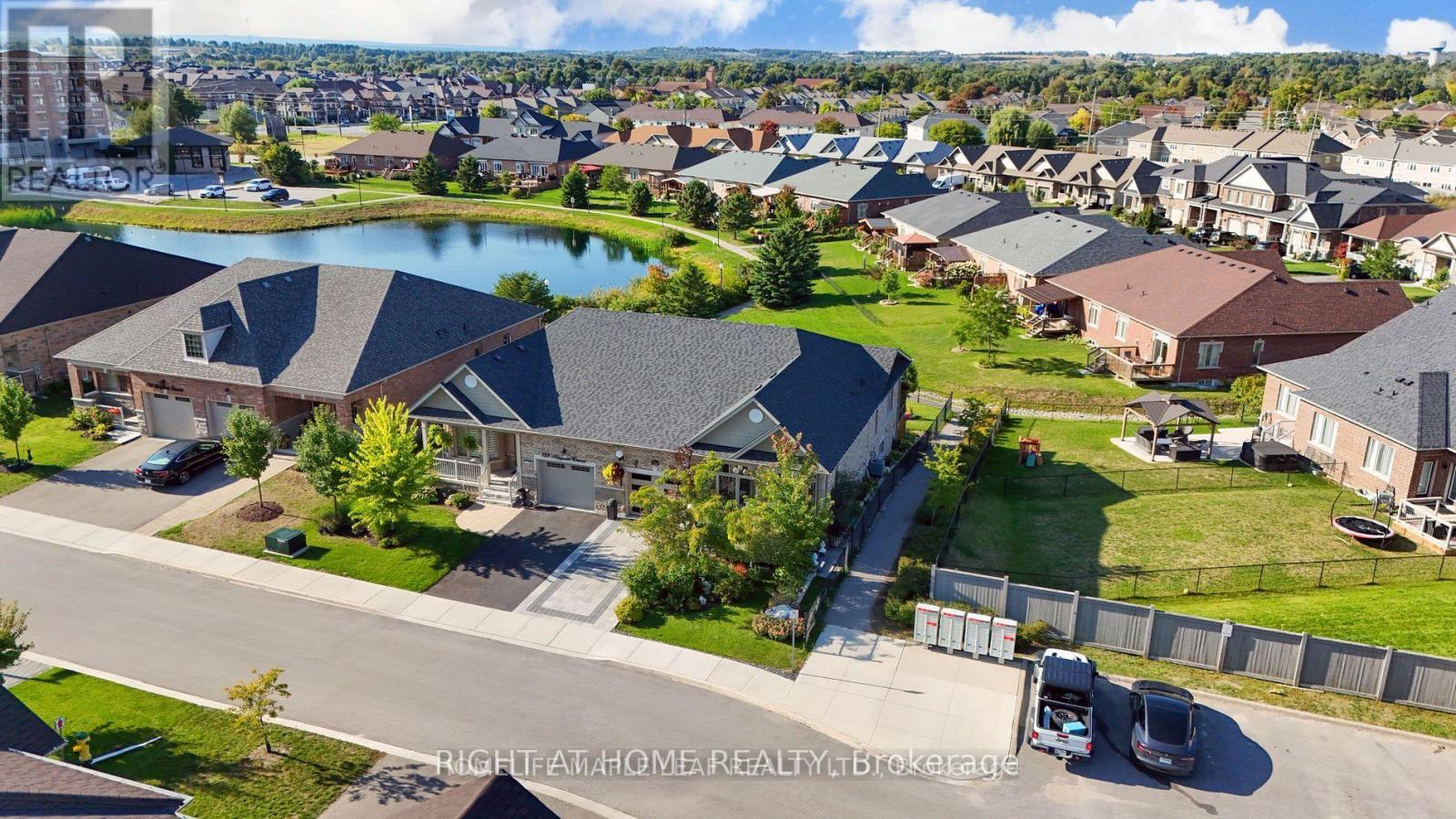 Semi-Detached/Link at 126 KINGSMERE CRESCENT, New Tecumseth