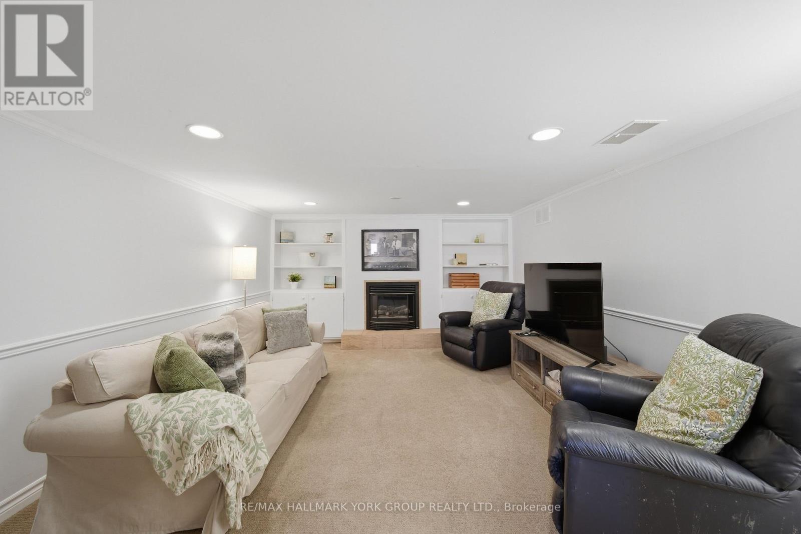 Detached at 142 TEMPERANCE STREET, Aurora