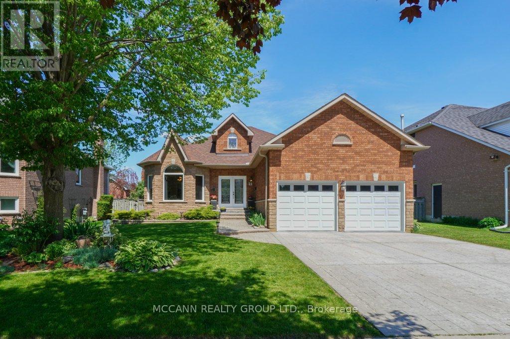 Detached at 21 FOURTH AVENUE N, Uxbridge