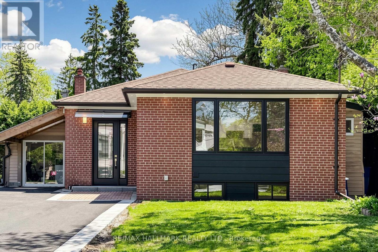 Detached at 11 JOHNSON ROAD, Aurora