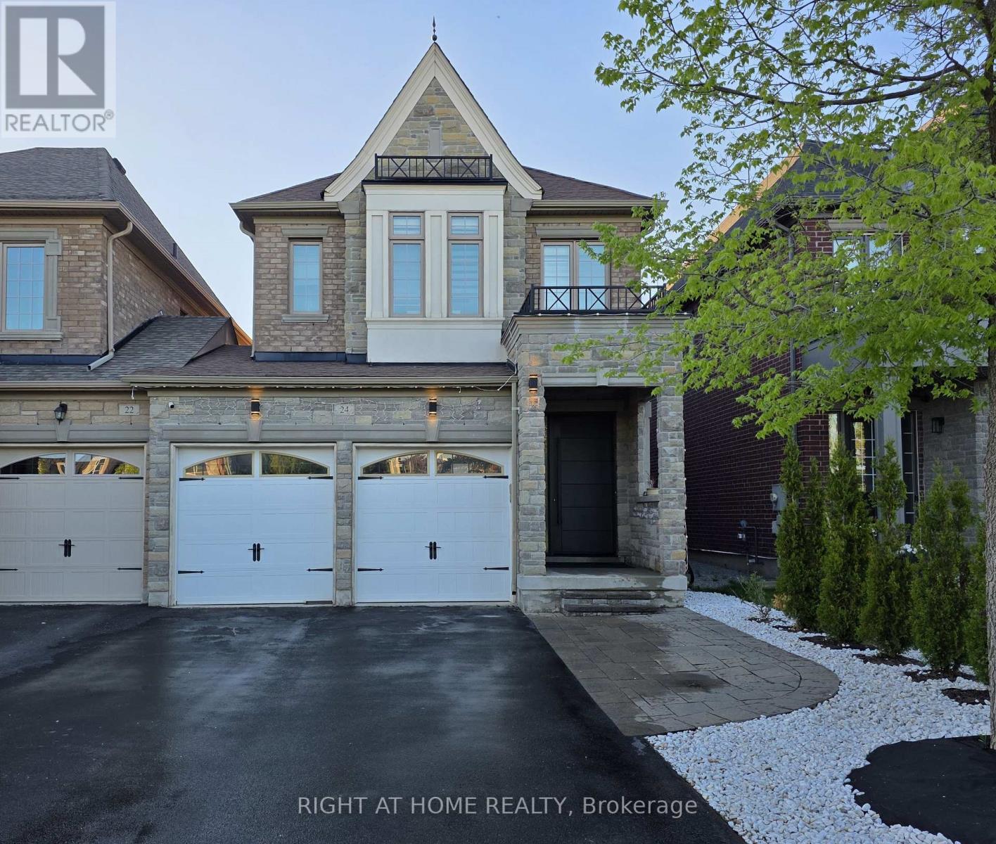Semi-Detached/Link at 24 WELLS ORCHARD CRESCENT, King (King City)