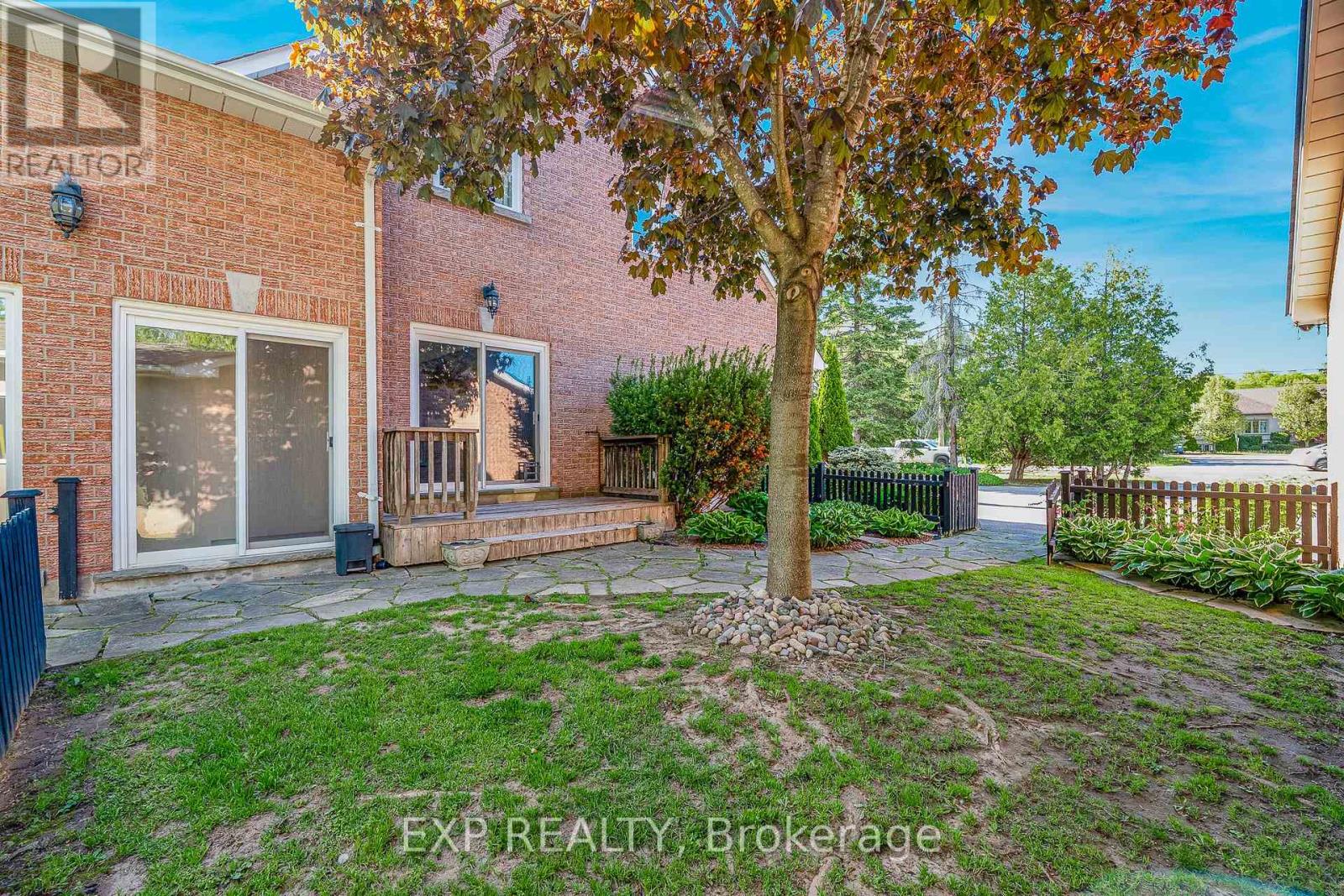 Detached at 925 15TH SIDE ROAD, King