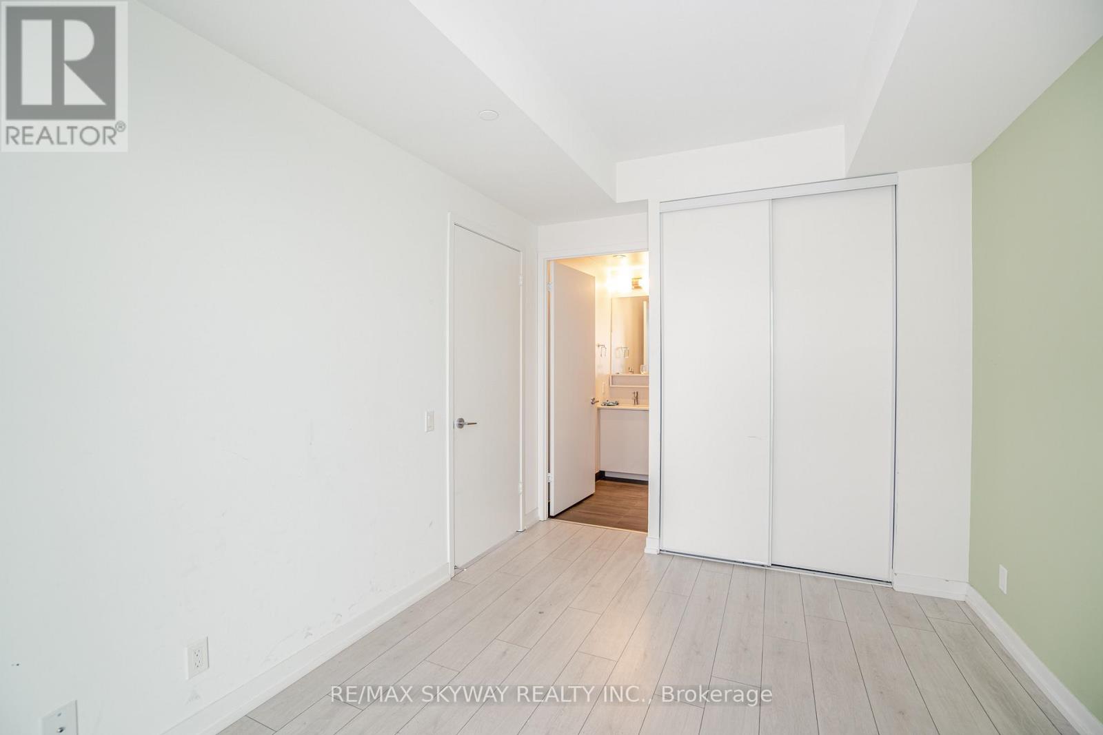 Apartment at 5702 - 5 BUTTERMILL AVENUE, Vaughan