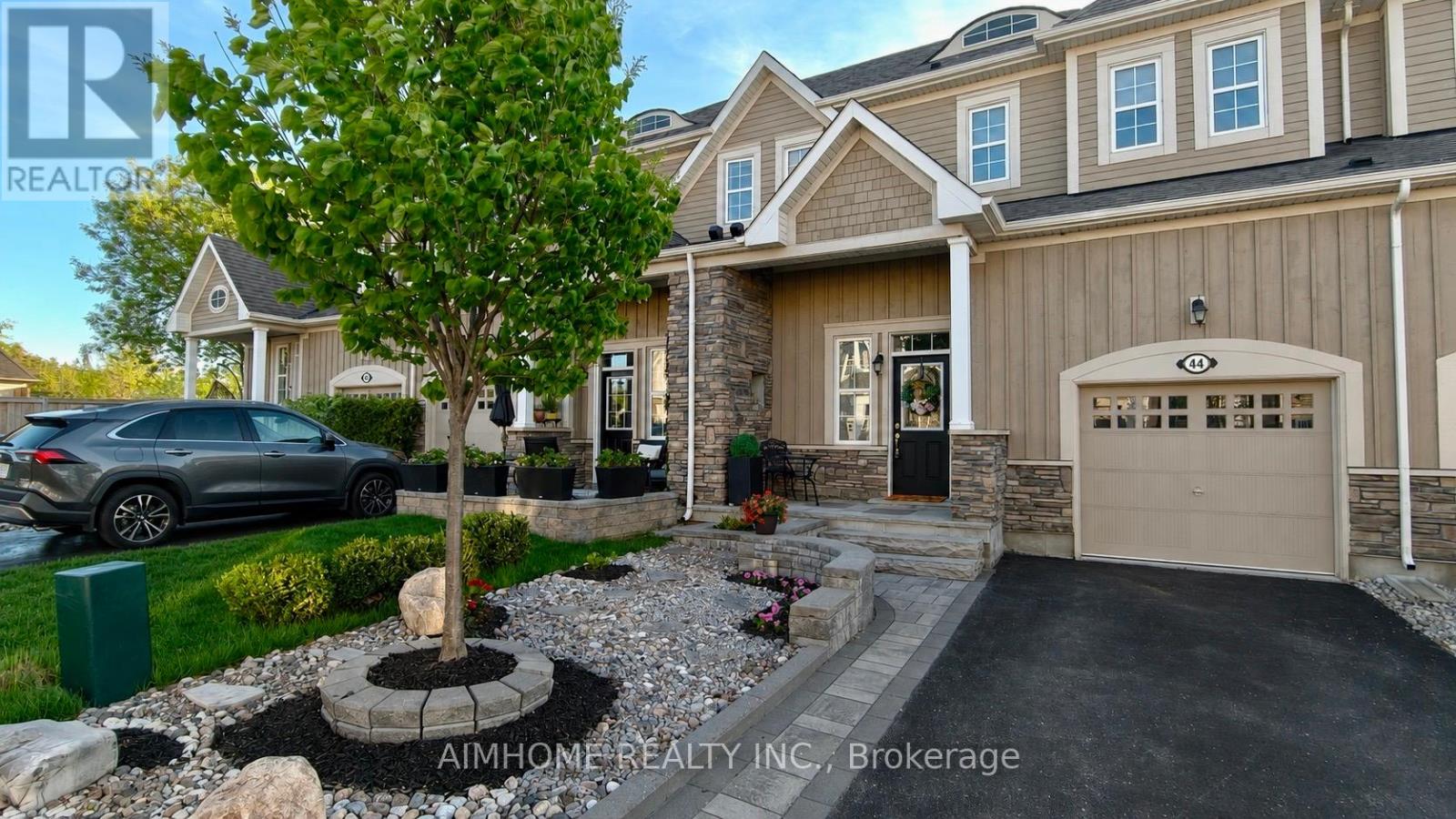 Townhouse at 44 COURTING HOUSE PLACE, Georgina