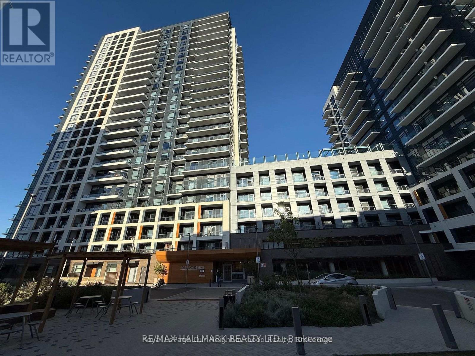 Apartment at A921 - 7950 BATHURST STREET, Vaughan (Beverley Glen)