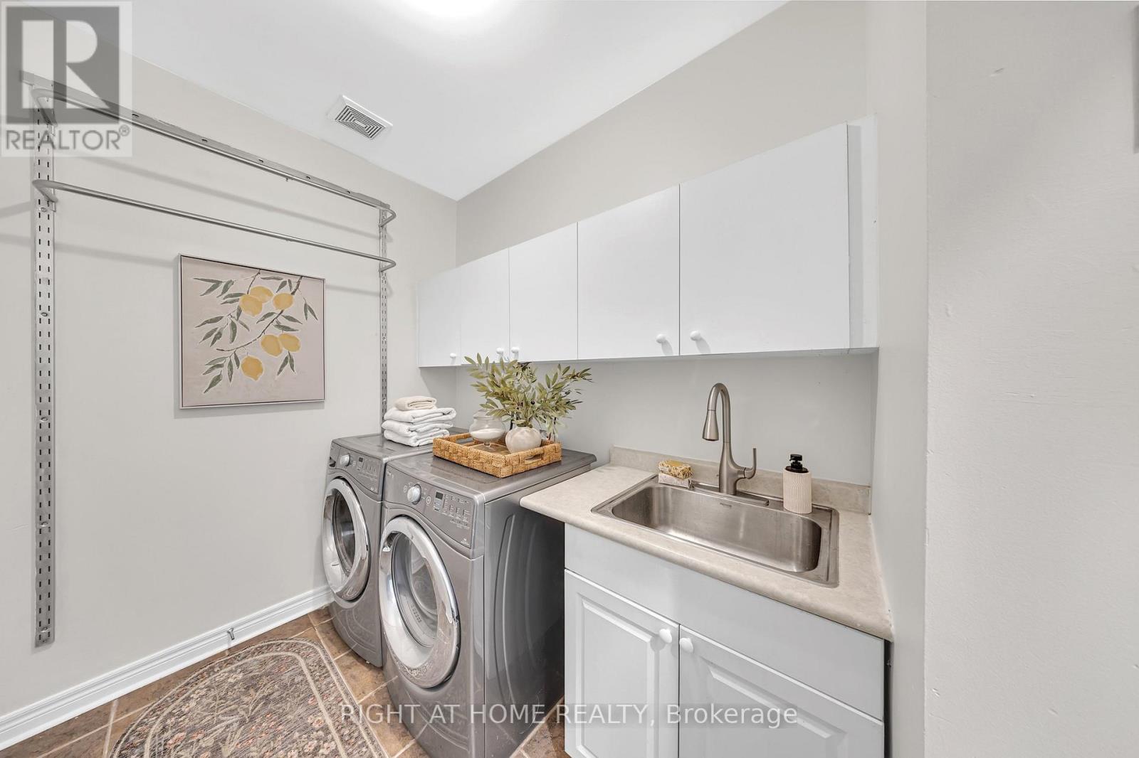 Detached at 1396 CASTLEMORE AVENUE, Markham