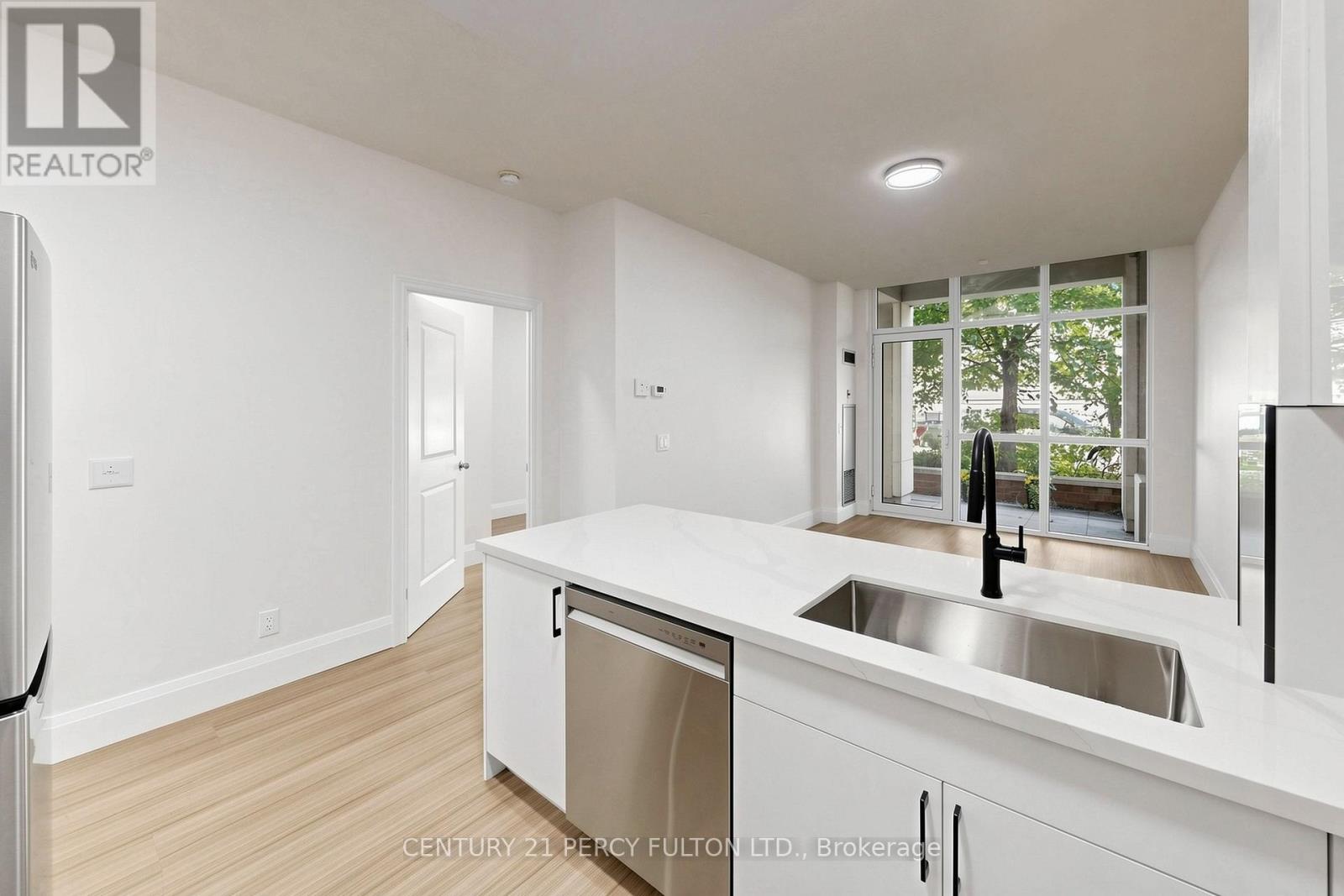 Apartment at 102 - 57 UPPER DUKE CRESCENT, Markham (Unionville)