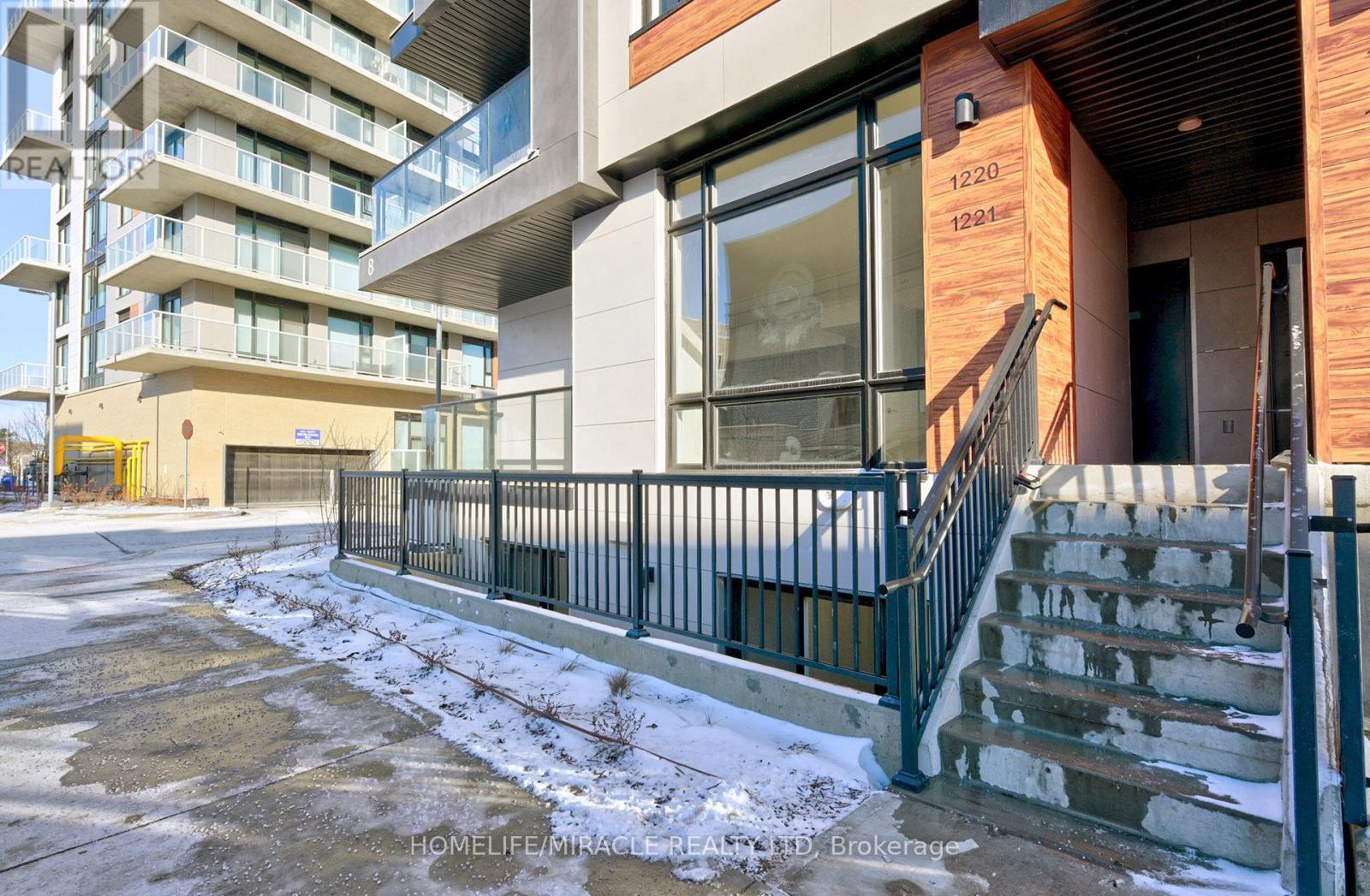 Townhouse at 1221 - 8 DAVID EYER ROAD, Richmond Hill