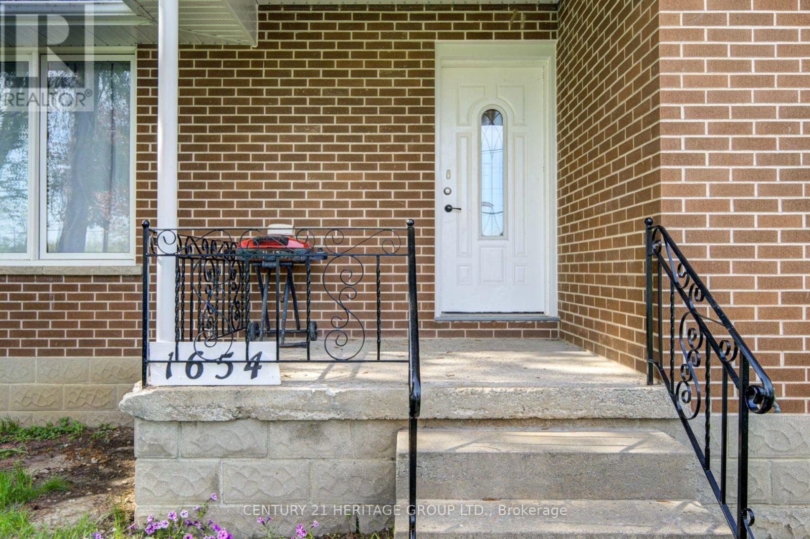 Detached at 1654 METRO ROAD N, Georgina (Historic Lakeshore Communities)
