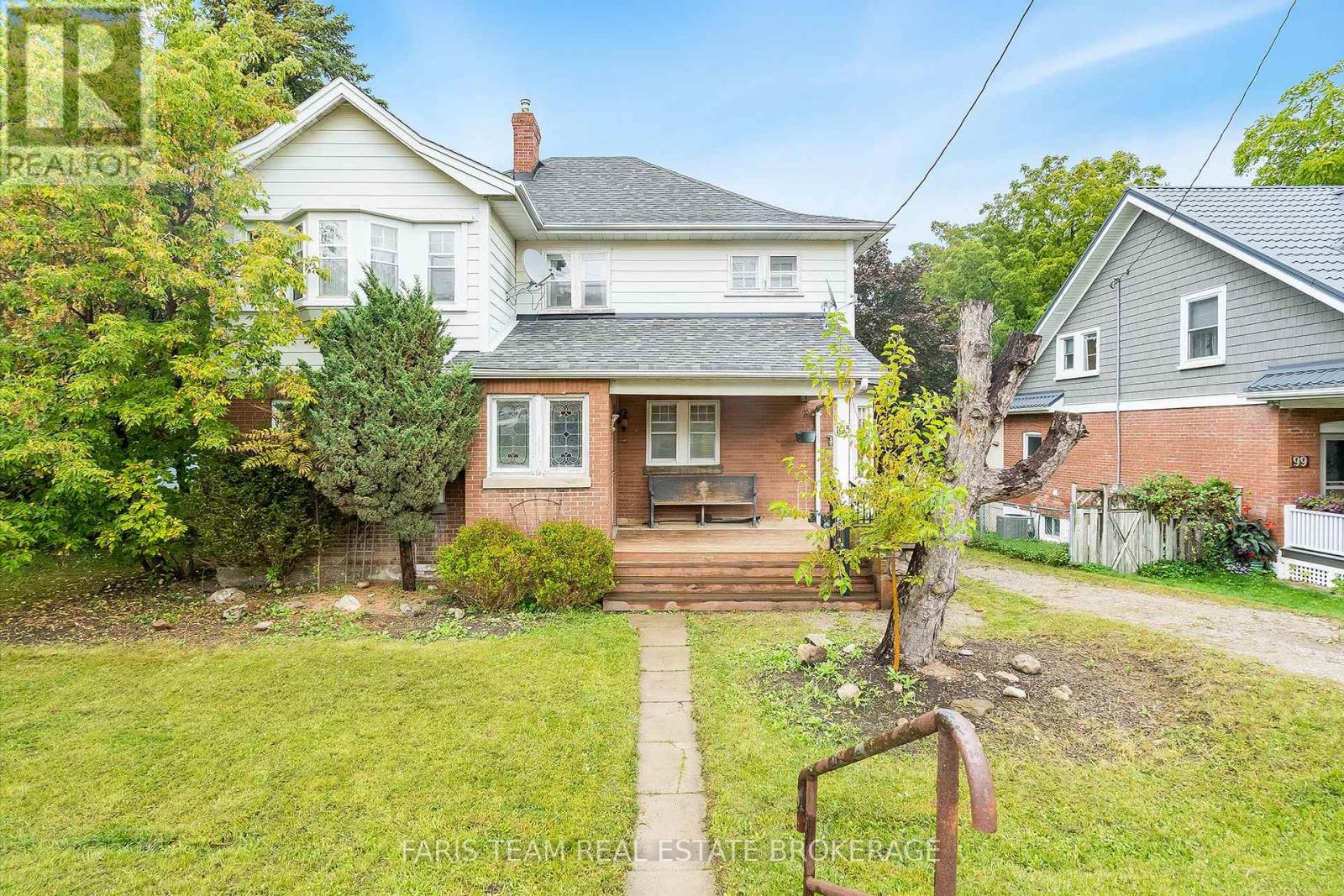 Detached at 105 BARRIE STREET, Bradford West Gwillimbury