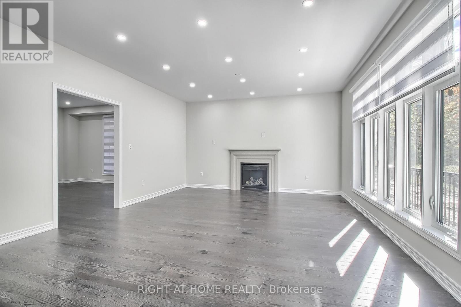 Detached at 31 DOROTHY CAINE CRESCENT, Georgina