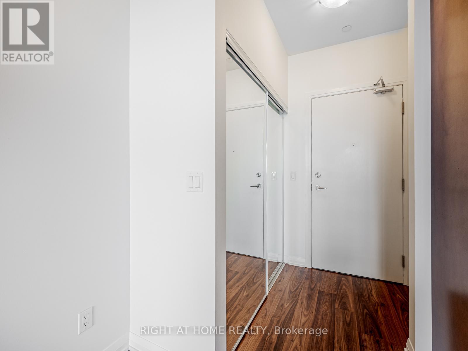 Apartment at 1010 - 65 ONEIDA CRESCENT, Richmond Hill