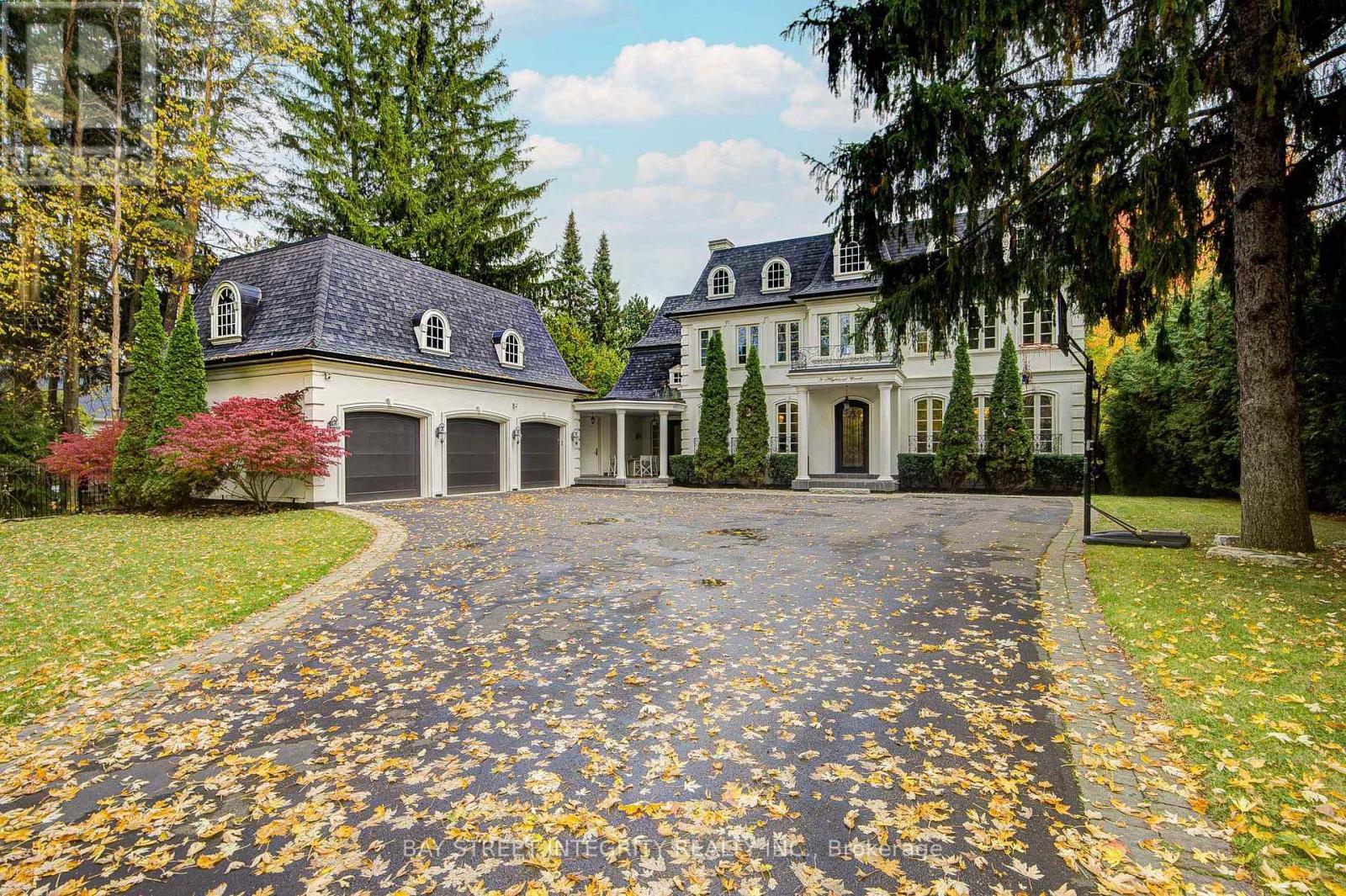 Detached at 9 HIGHLAND COURT, Aurora (Aurora Village)