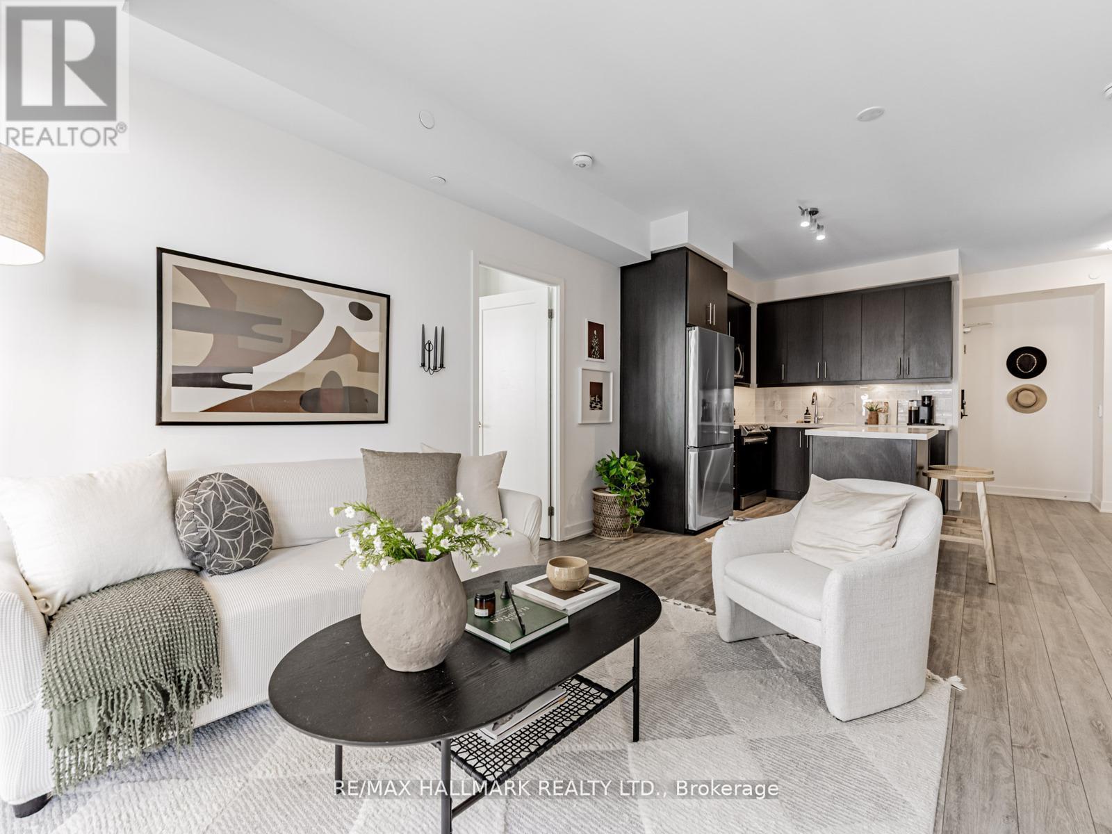 Apartment at 404 - 105 ONEIDA CRESCENT, Richmond Hill (Langstaff)